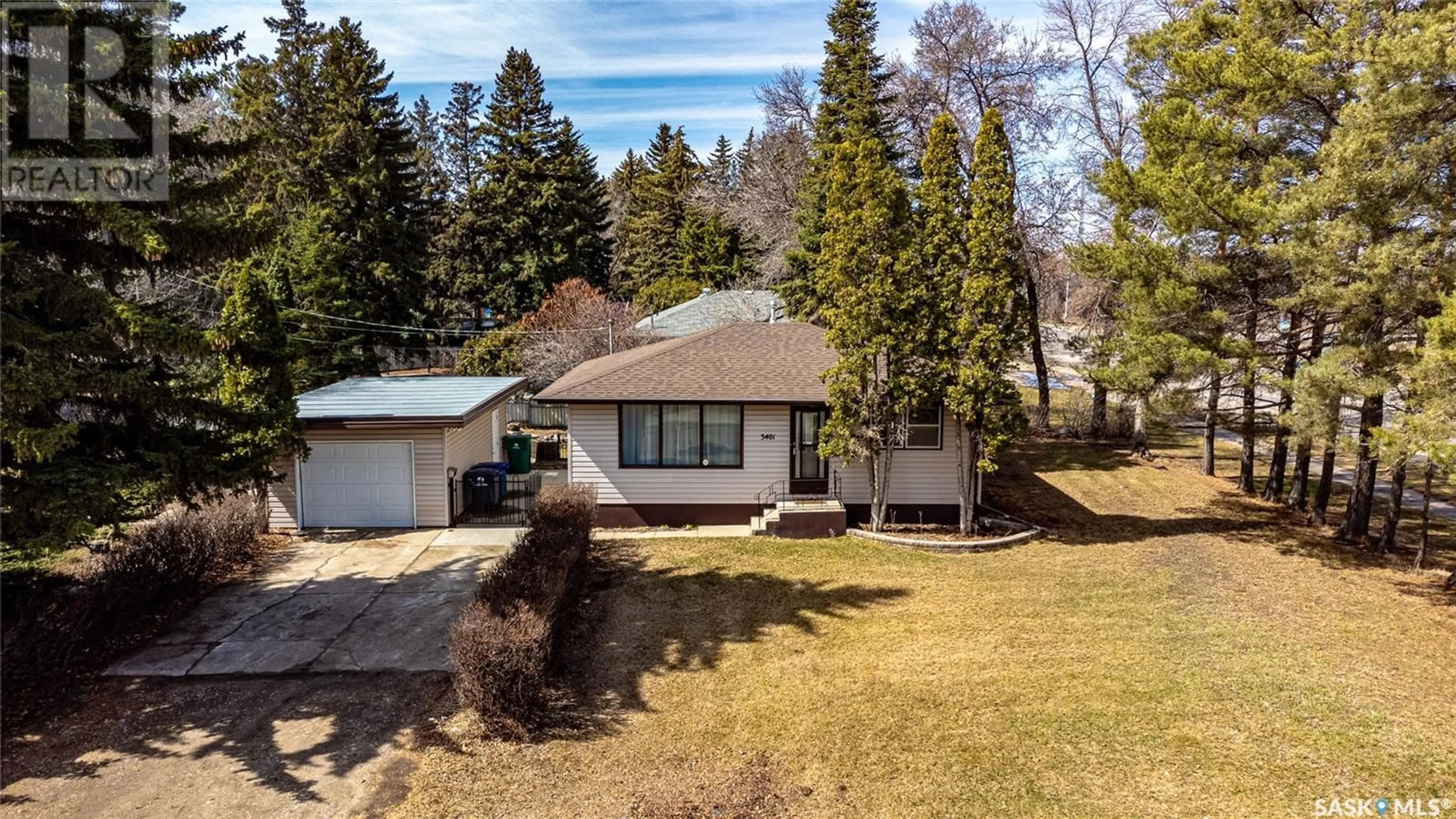 A pic from outside/outdoor area/front of a property/back of a property/a pic from drone, street for 3401 11TH STREET, Saskatoon Saskatchewan S7M1K4