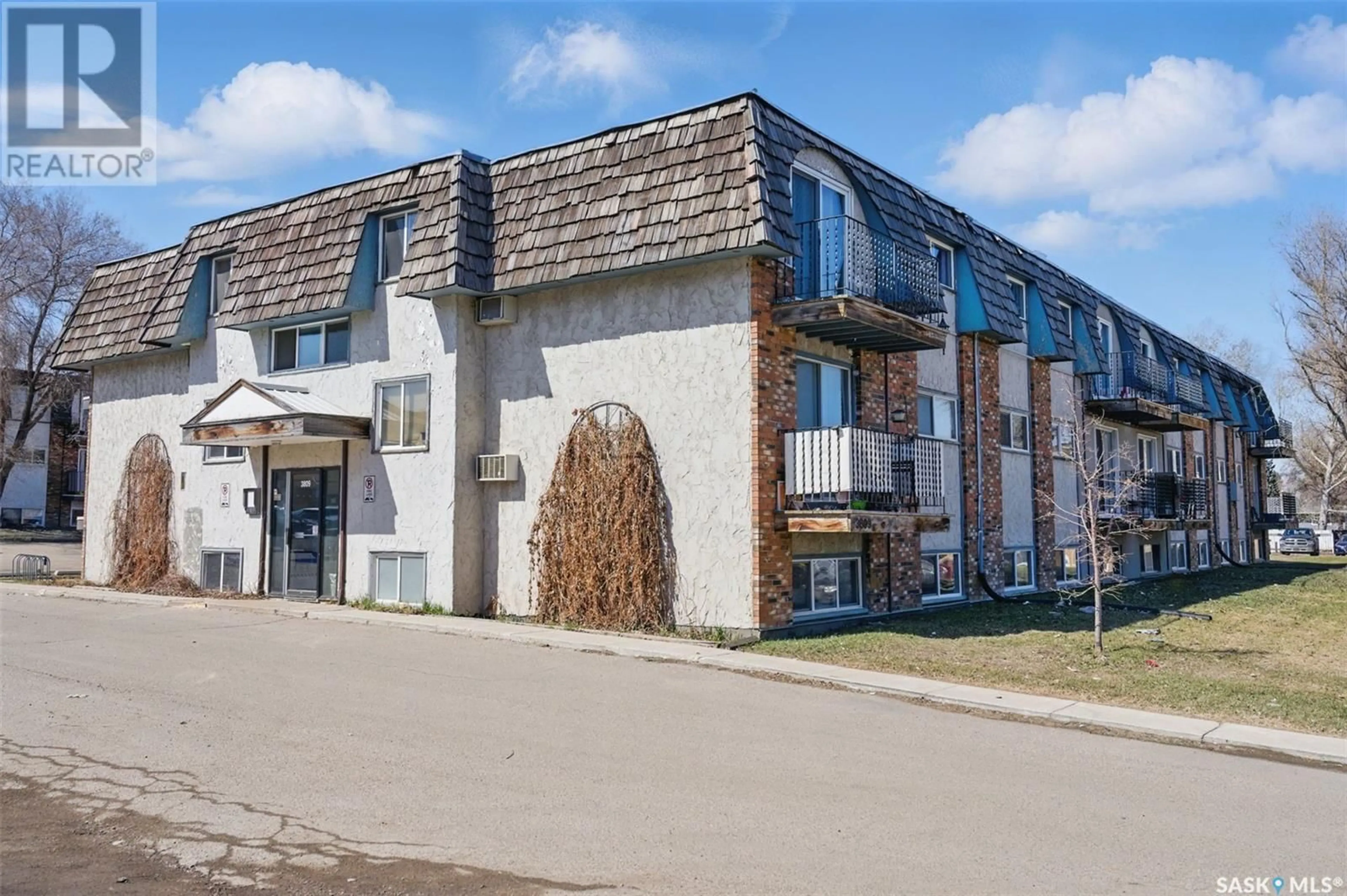 Patio, building for 8 3809 LUTHER PLACE, Saskatoon Saskatchewan S7H4B1