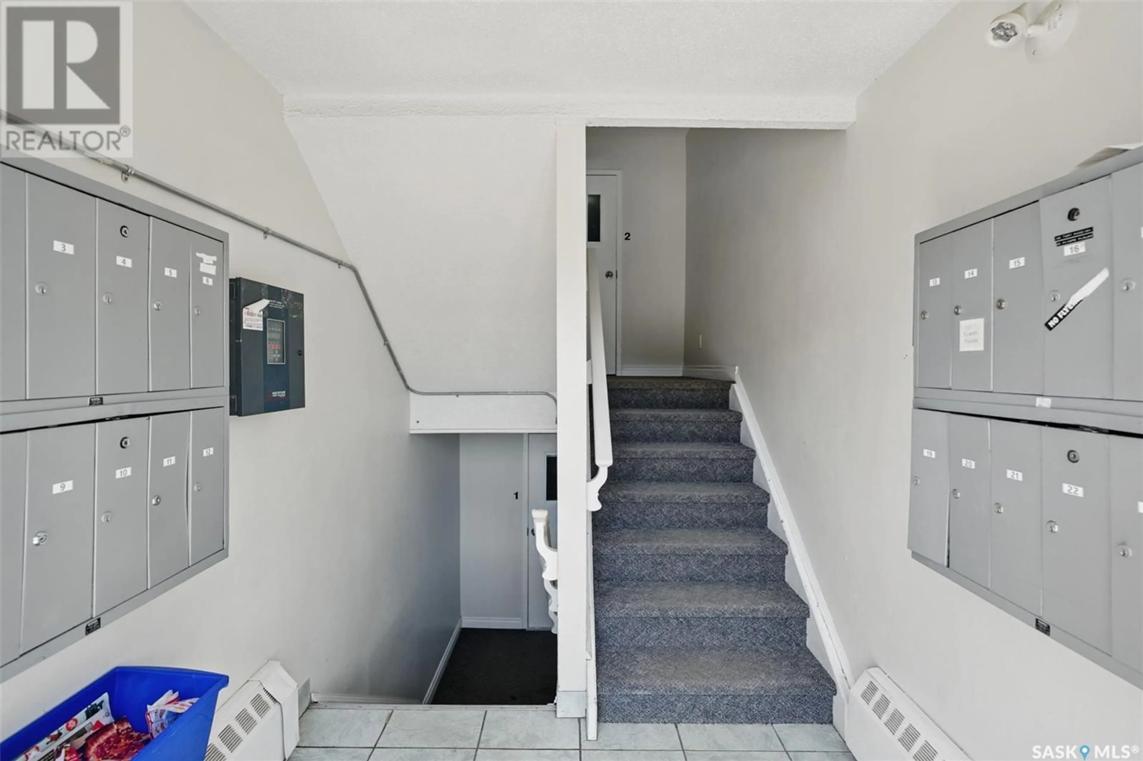 Indoor foyer for 8 3809 LUTHER PLACE, Saskatoon Saskatchewan S7H4B1