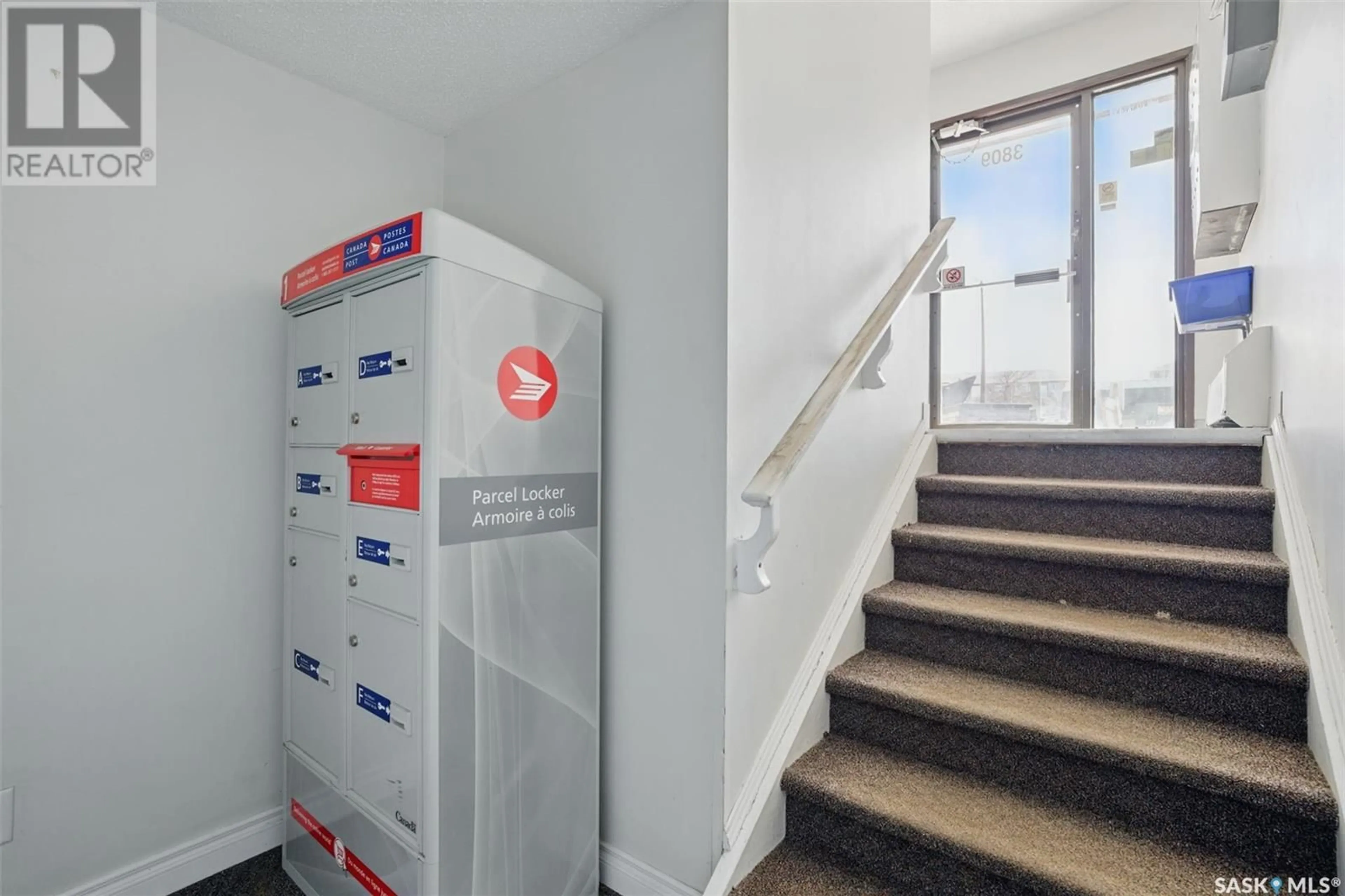 Indoor foyer for 8 3809 LUTHER PLACE, Saskatoon Saskatchewan S7H4B1