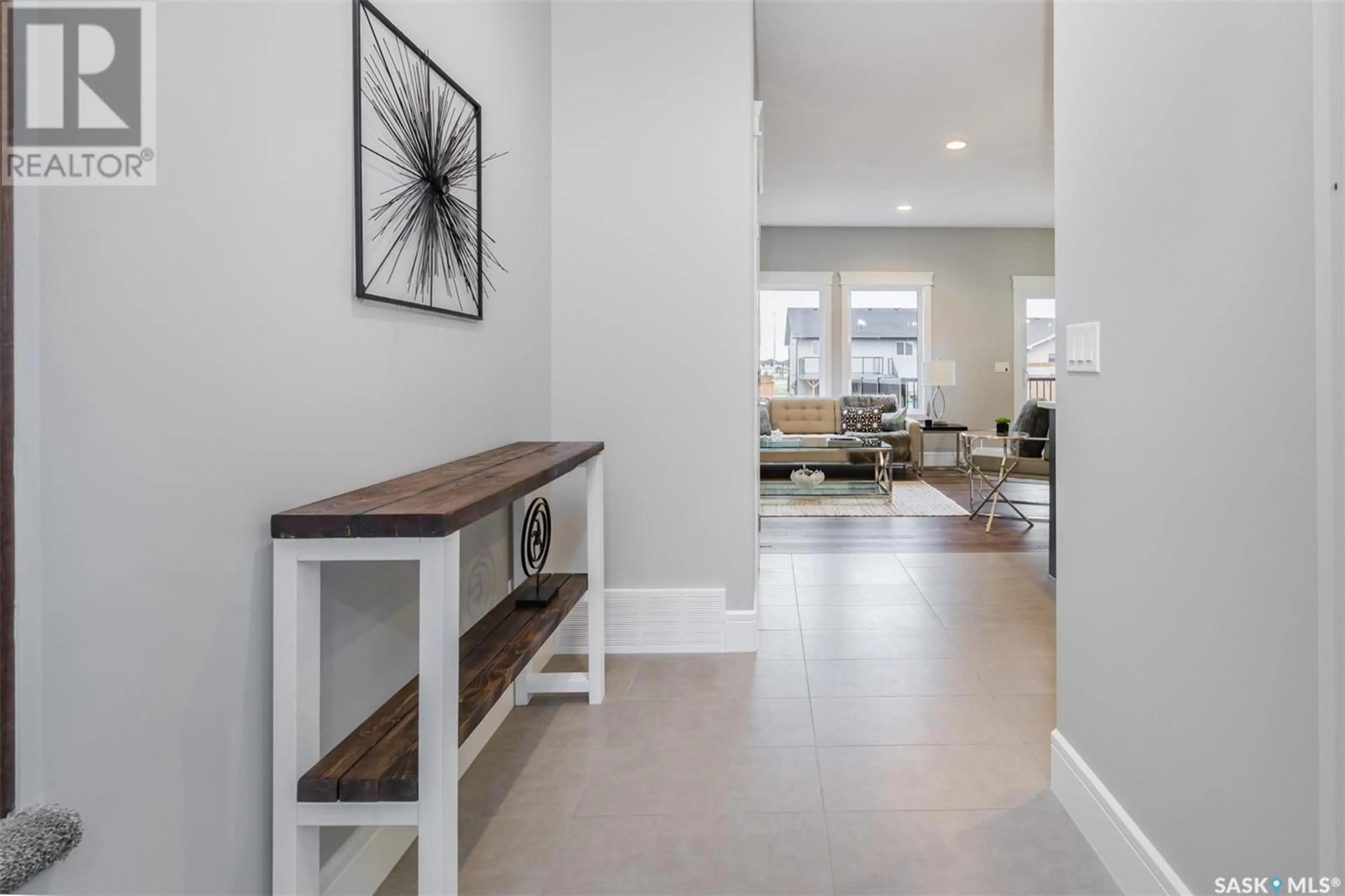 Indoor entryway for 178 MAZUREK CRESCENT, Saskatoon Saskatchewan S7V1S2