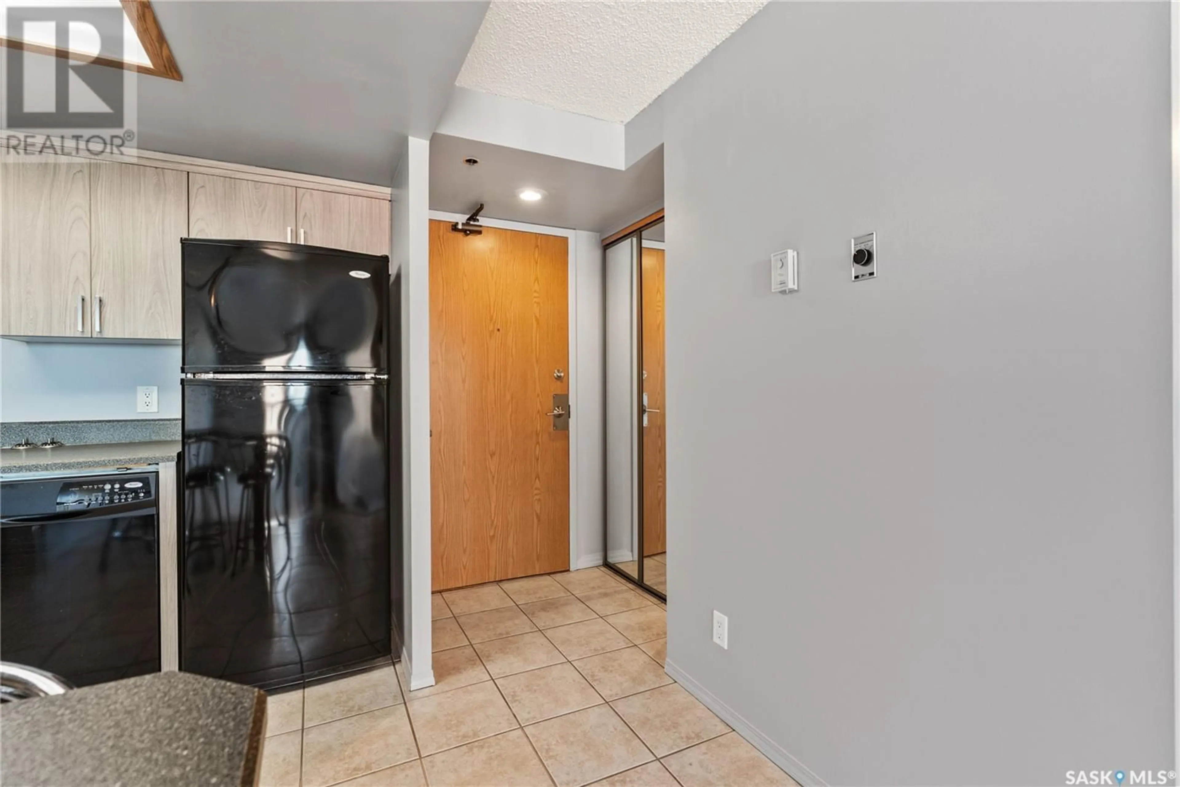 Indoor foyer for 1105 311 6TH AVENUE, Saskatoon Saskatchewan S7K7A9