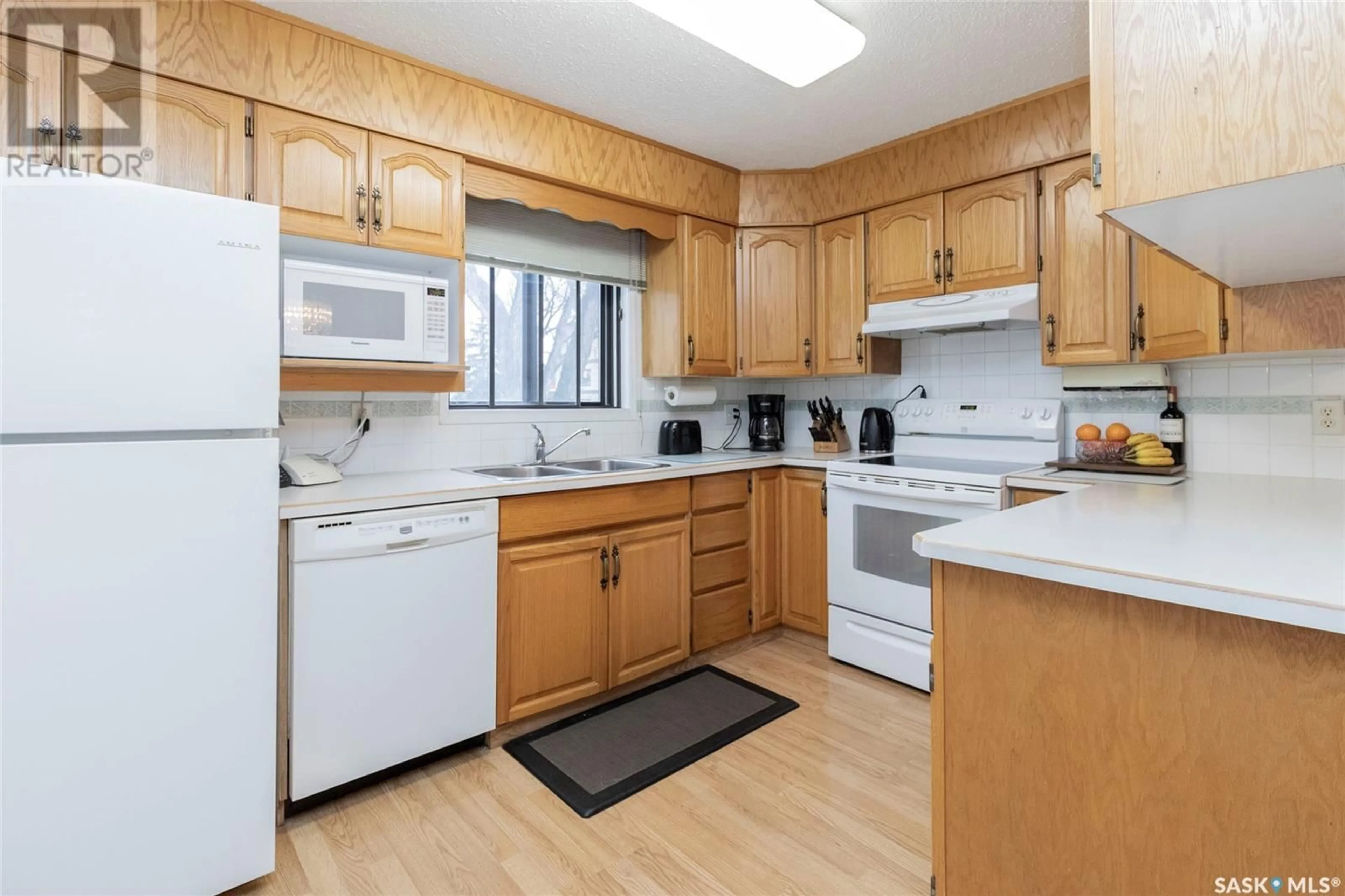 Standard kitchen, unknown for 101 - 1005 9TH STREET, Saskatoon Saskatchewan S7H0N3