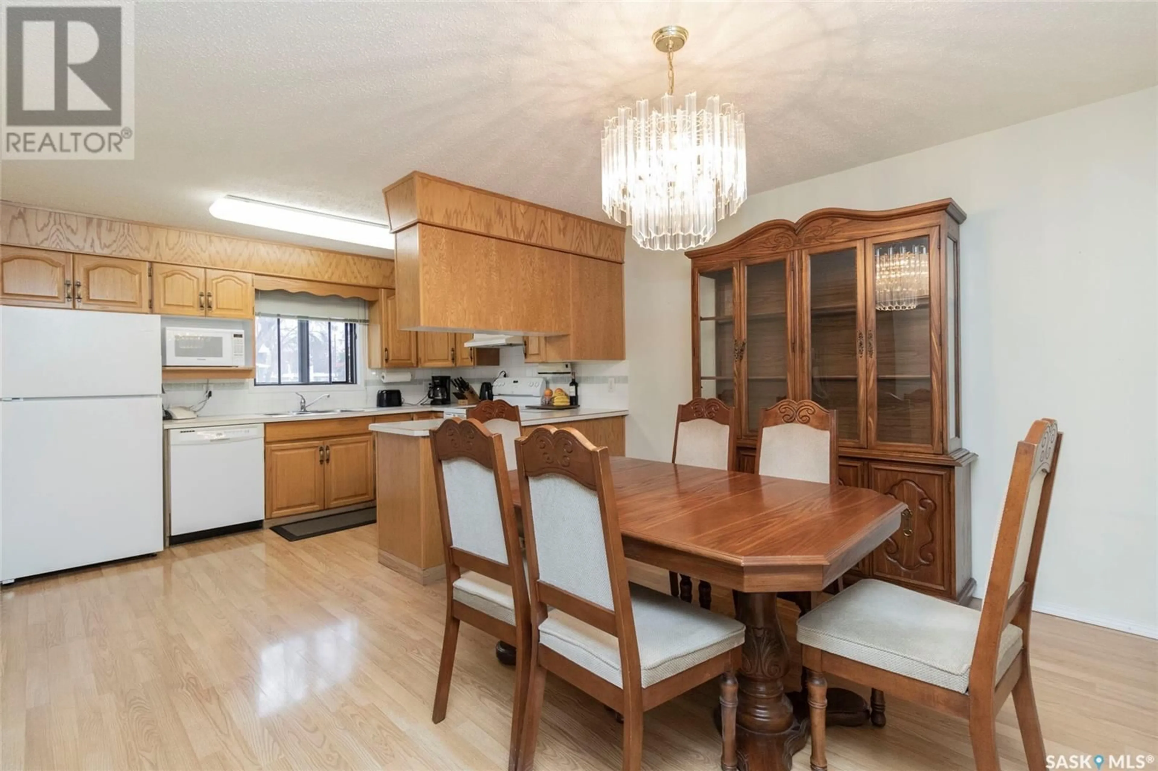 Dining room, wood/laminate floor for 101 - 1005 9TH STREET, Saskatoon Saskatchewan S7H0N3