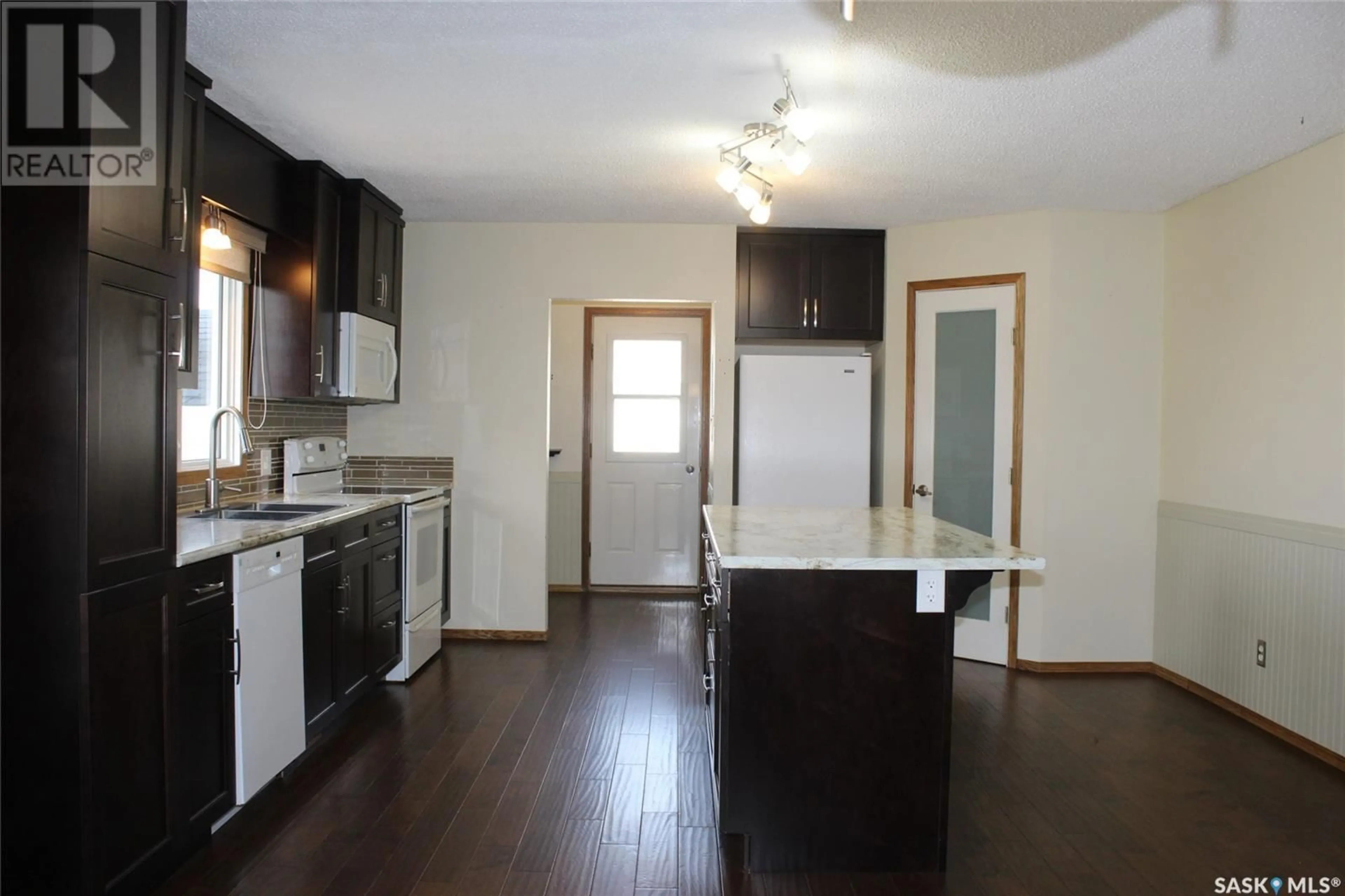 Open concept kitchen, wood/laminate floor for 801 CENTRE STREET, Shaunavon Saskatchewan S0N2M0