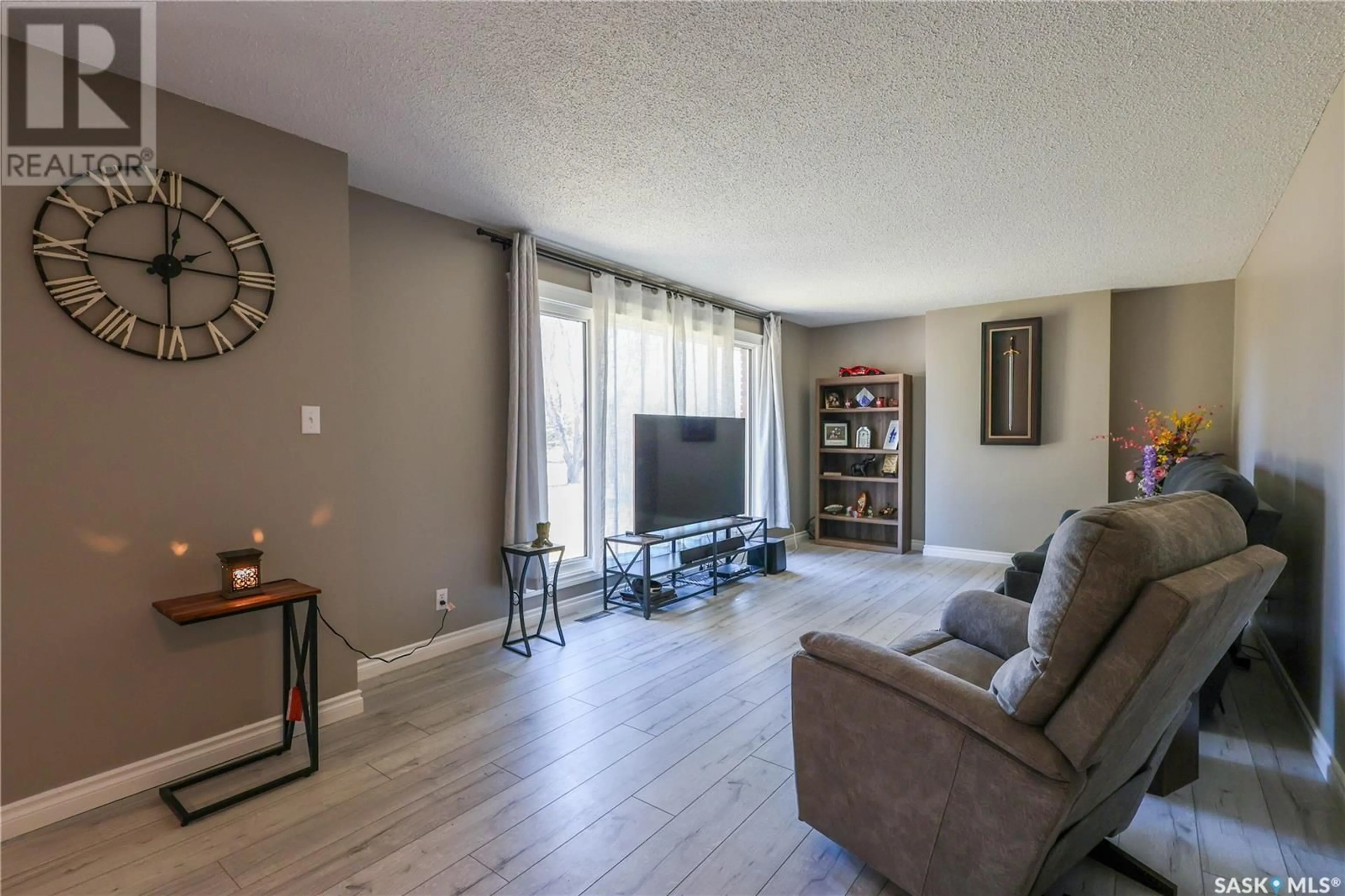 Living room with furniture, unknown for 401 CEDAR AVENUE, Buckland Rm No. 491 Saskatchewan S6V5R3