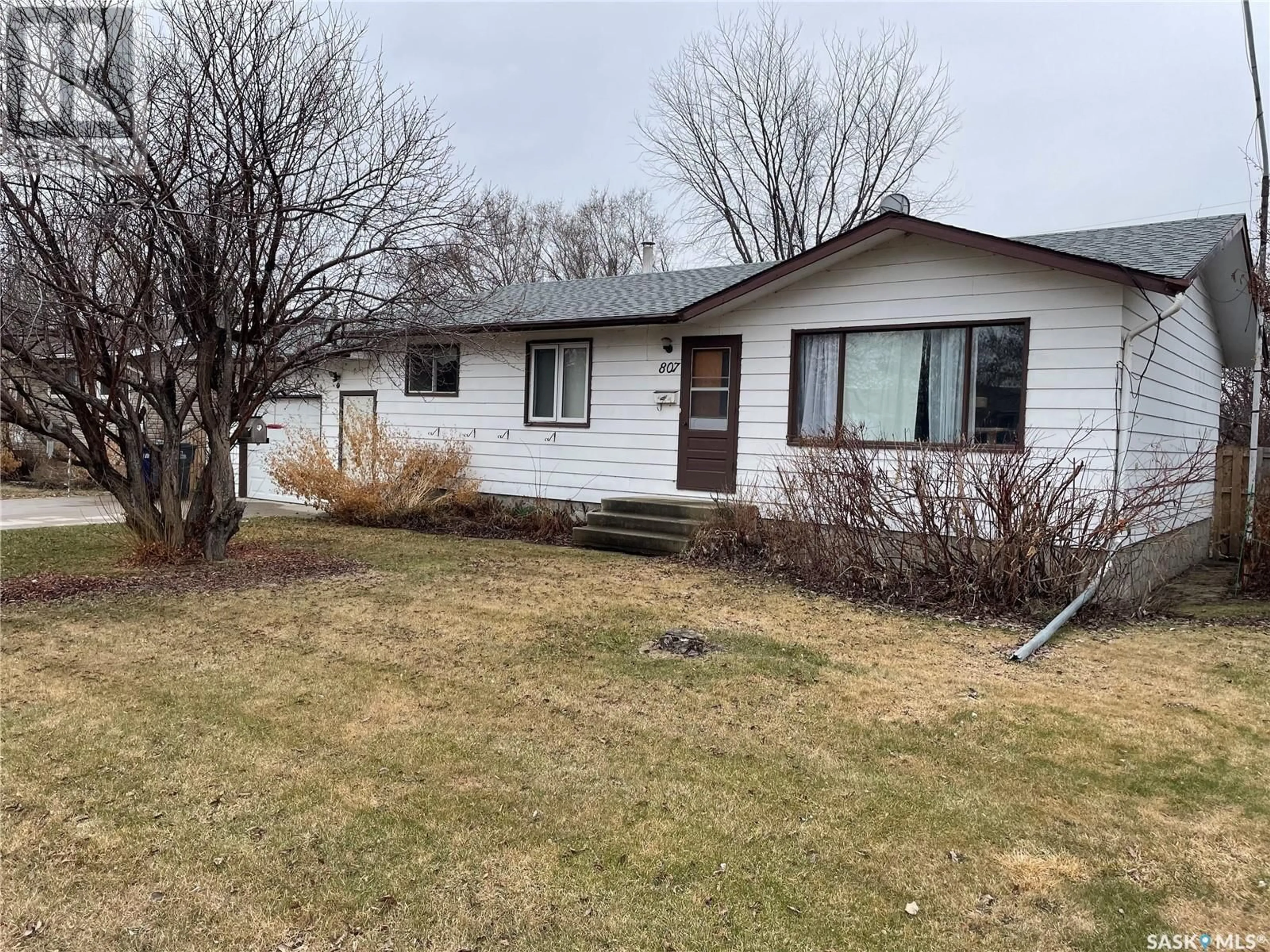 A pic from outside/outdoor area/front of a property/back of a property/a pic from drone, street for 807 1ST STREET, Meadow Lake Saskatchewan S9X1E2