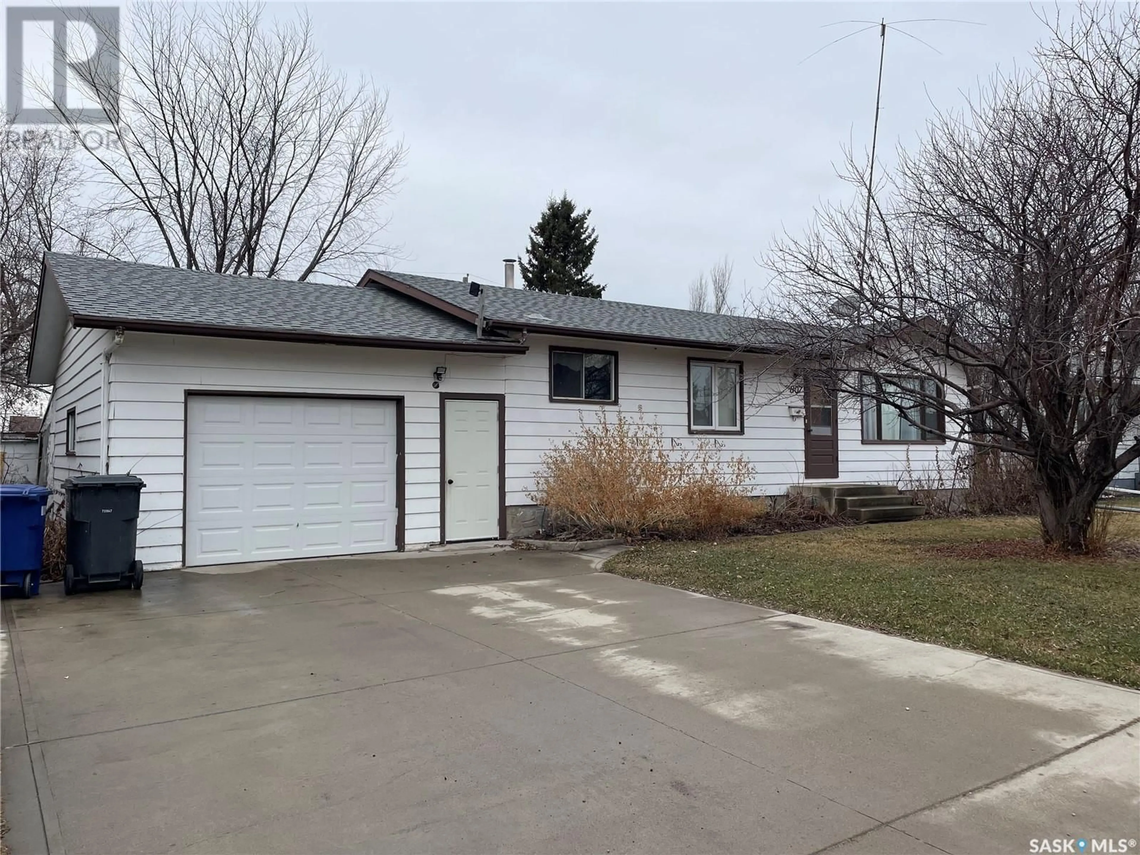 Home with vinyl exterior material, street for 807 1ST STREET, Meadow Lake Saskatchewan S9X1E2