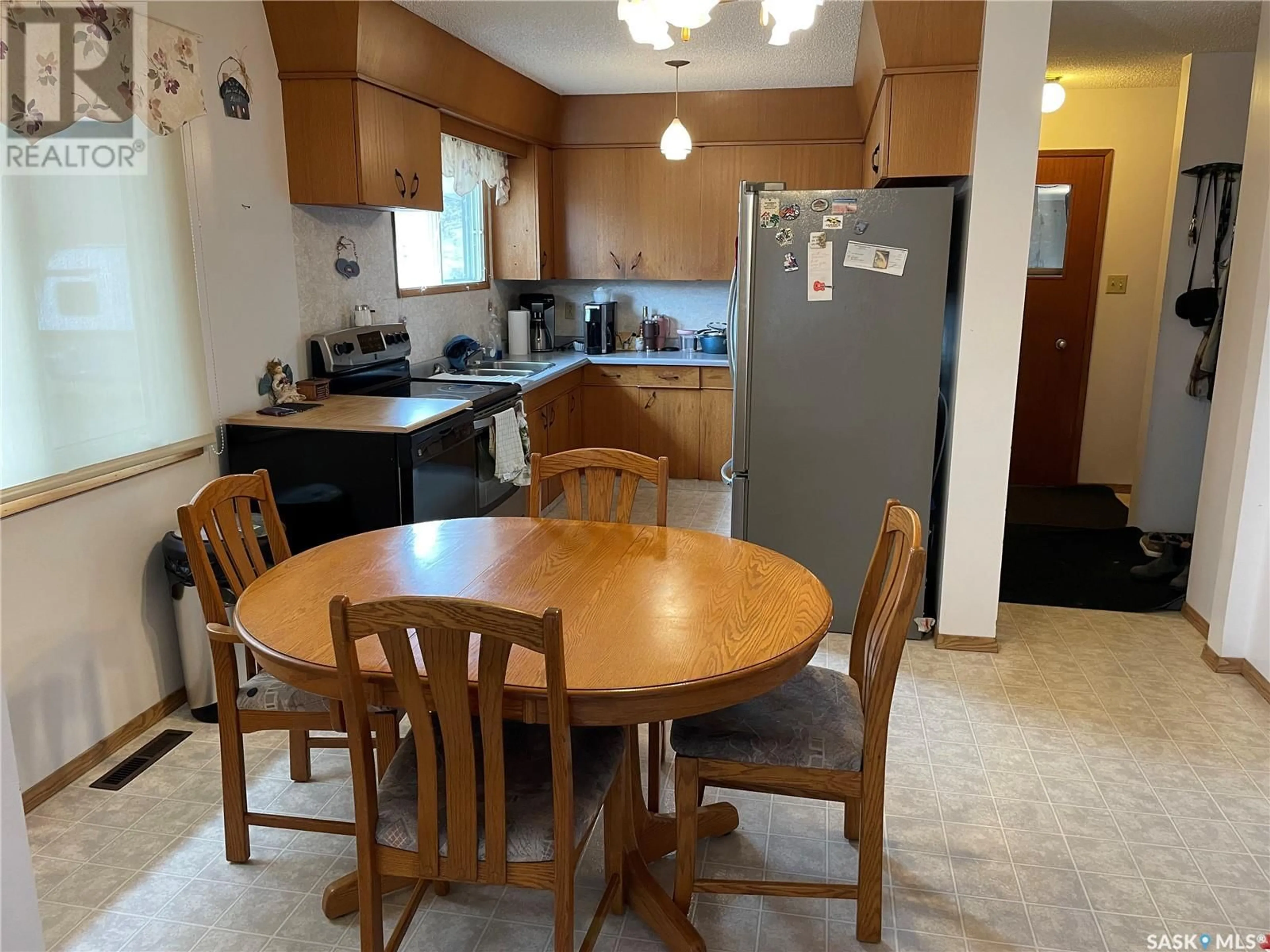 Standard kitchen, wood/laminate floor for 807 1ST STREET, Meadow Lake Saskatchewan S9X1E2