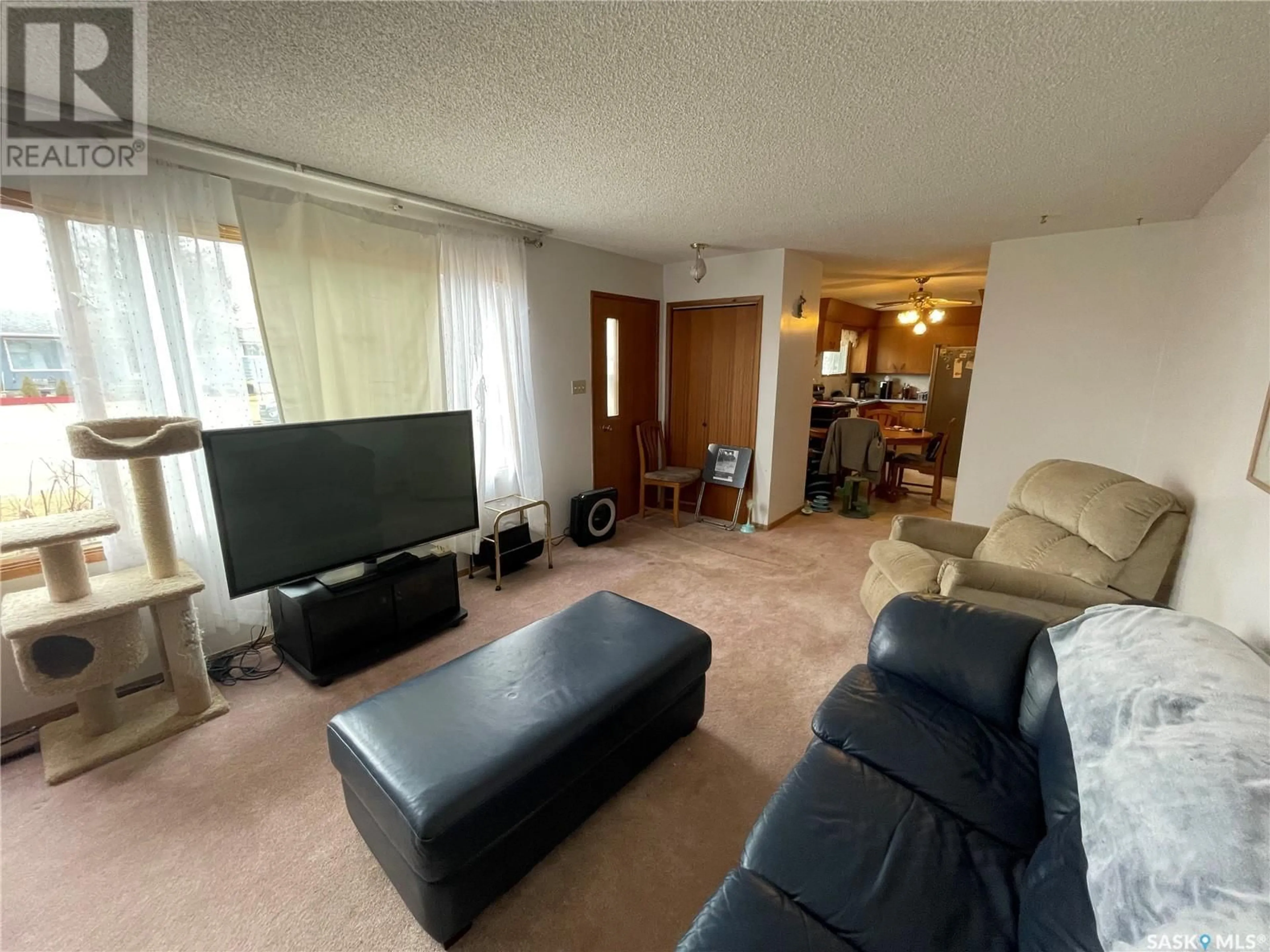 A pic of a room for 807 1ST STREET, Meadow Lake Saskatchewan S9X1E2