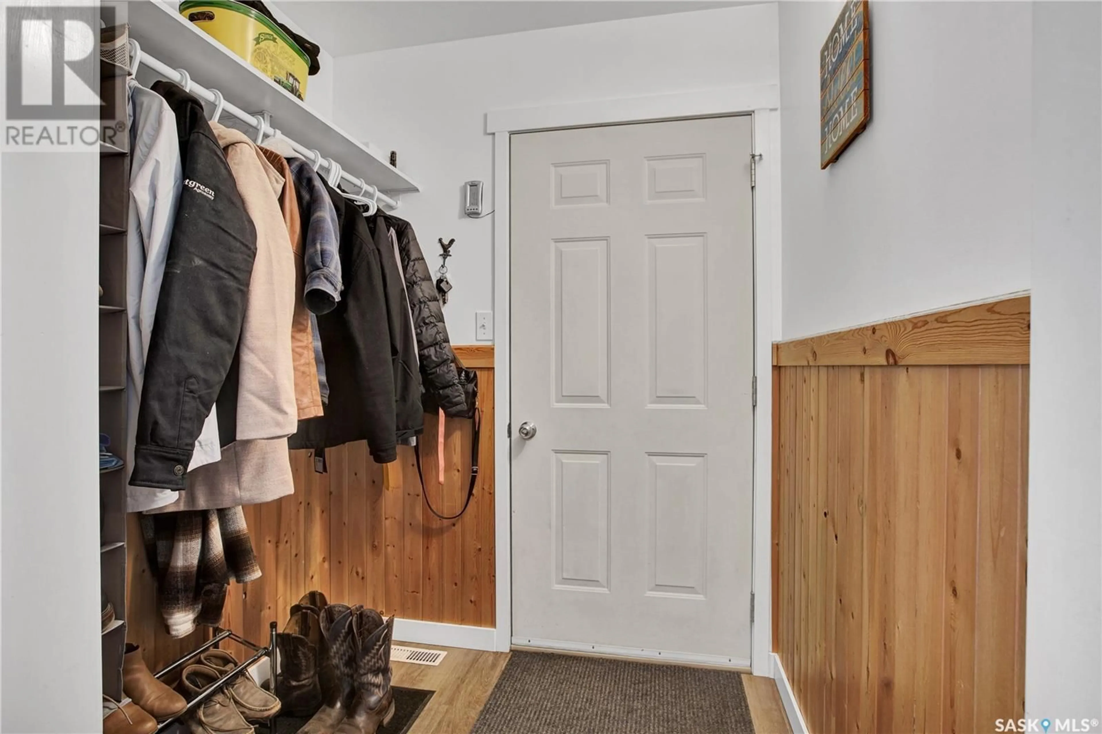 Indoor entryway for 113 1ST STREET, Hague Saskatchewan S0K1X0