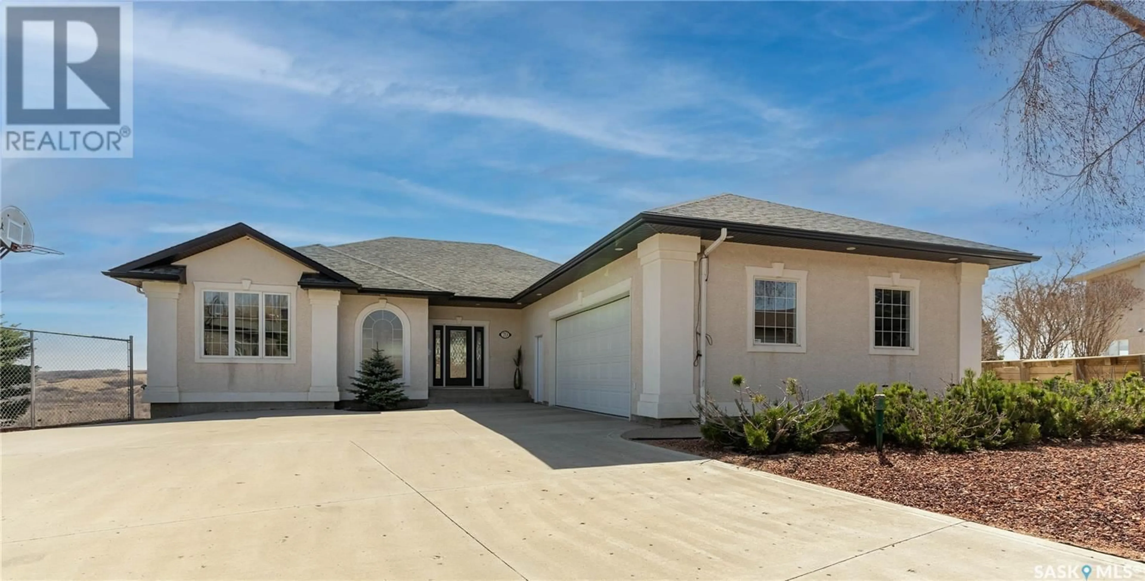Home with vinyl exterior material, street for 70 DEERFOOT TRAIL, Deer Valley Saskatchewan S2V1B8