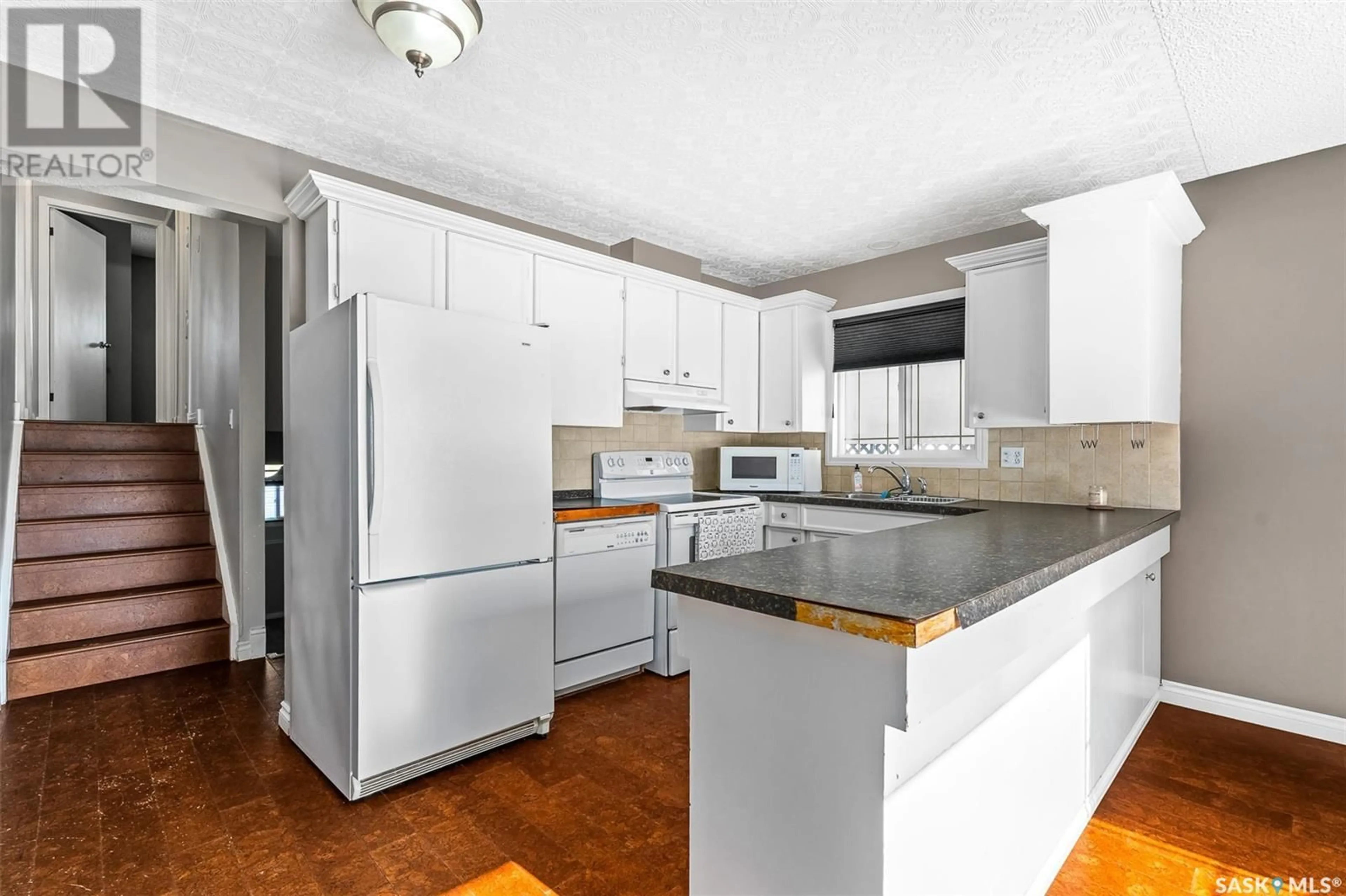 Standard kitchen, unknown for 926 BROWN STREET, Moose Jaw Saskatchewan S6H2Z2