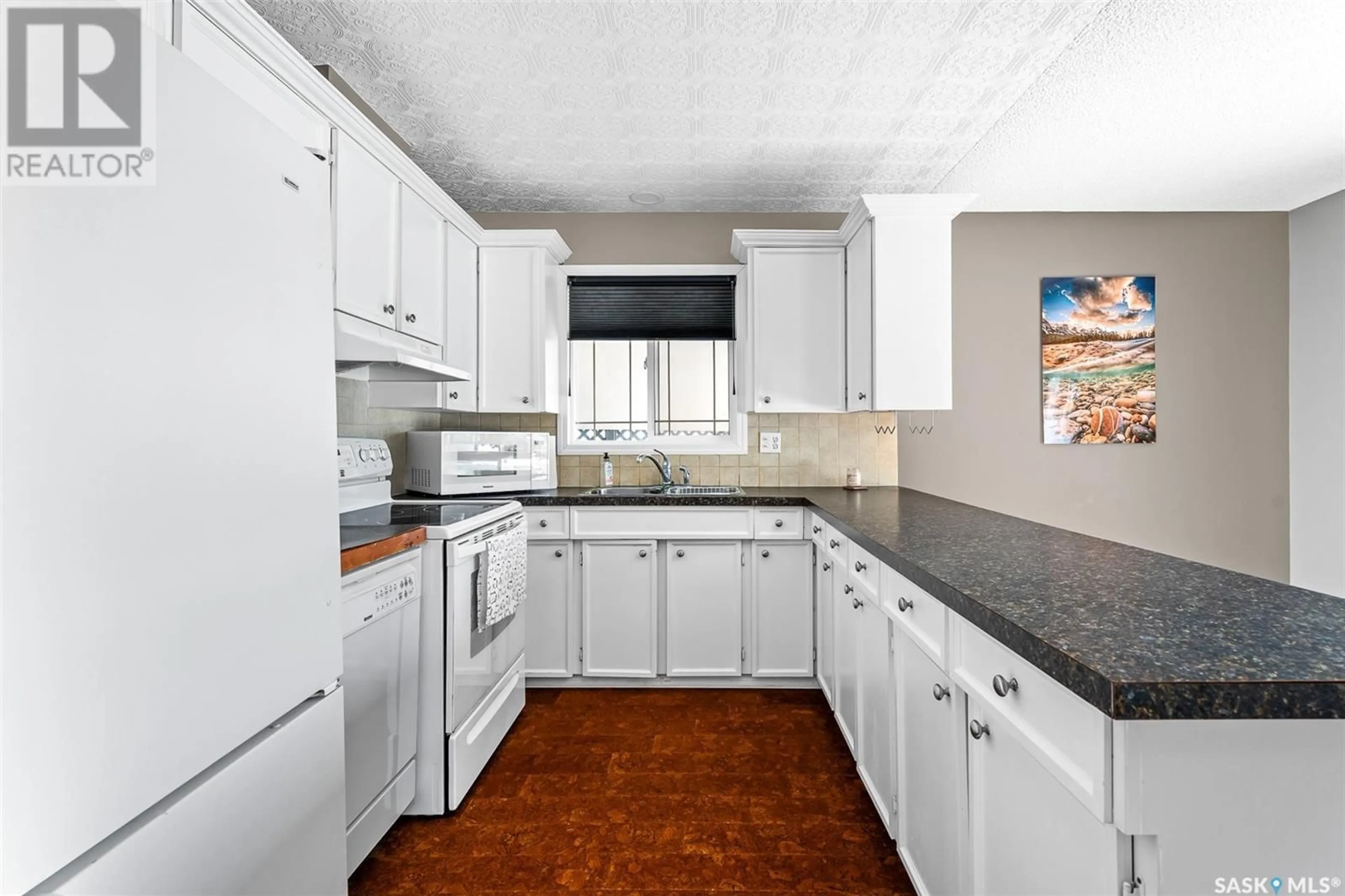 Standard kitchen, ceramic/tile floor for 926 BROWN STREET, Moose Jaw Saskatchewan S6H2Z2