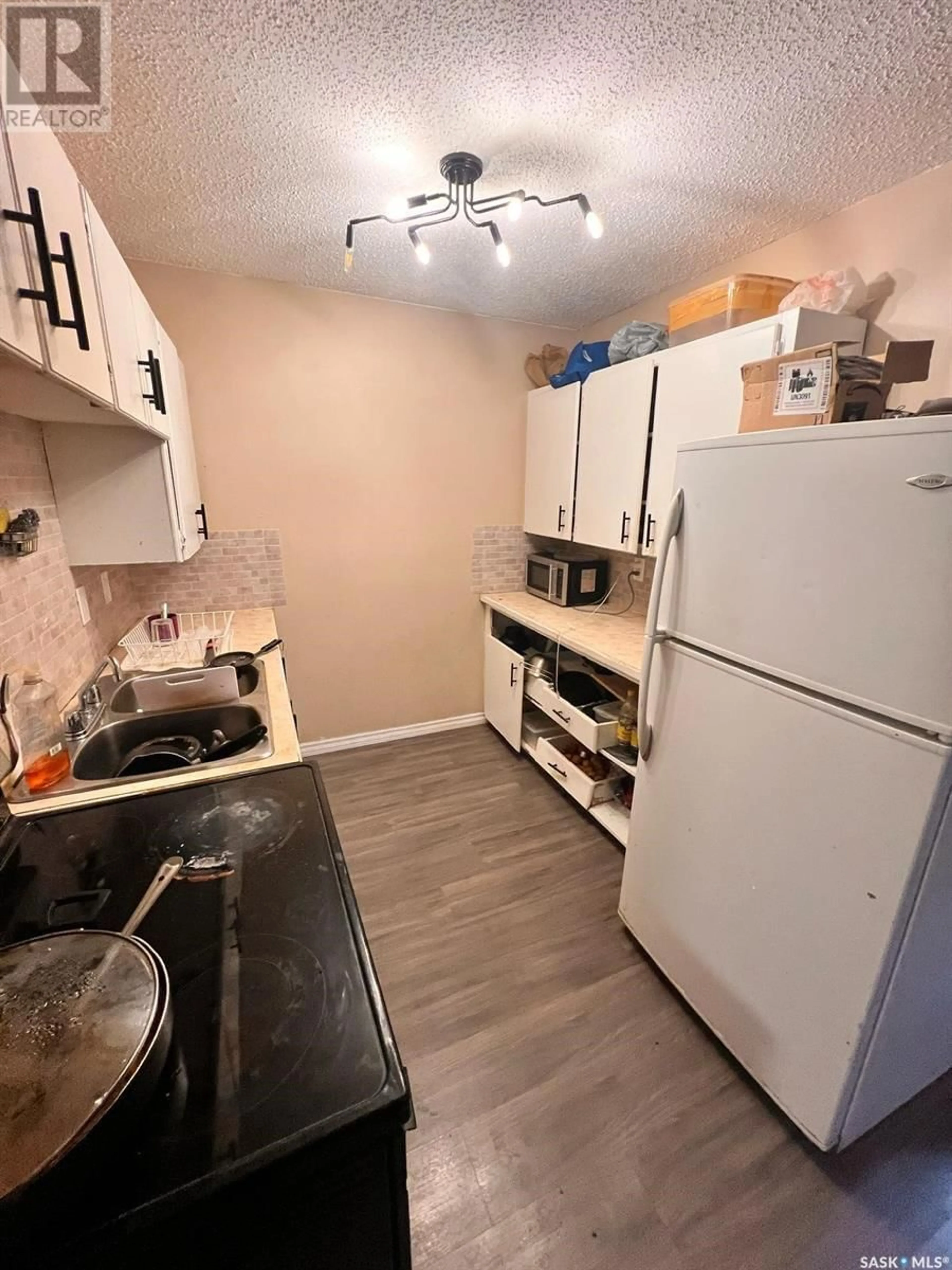 Standard kitchen, unknown for 434 HALIFAX STREET, Regina Saskatchewan S4R1T3