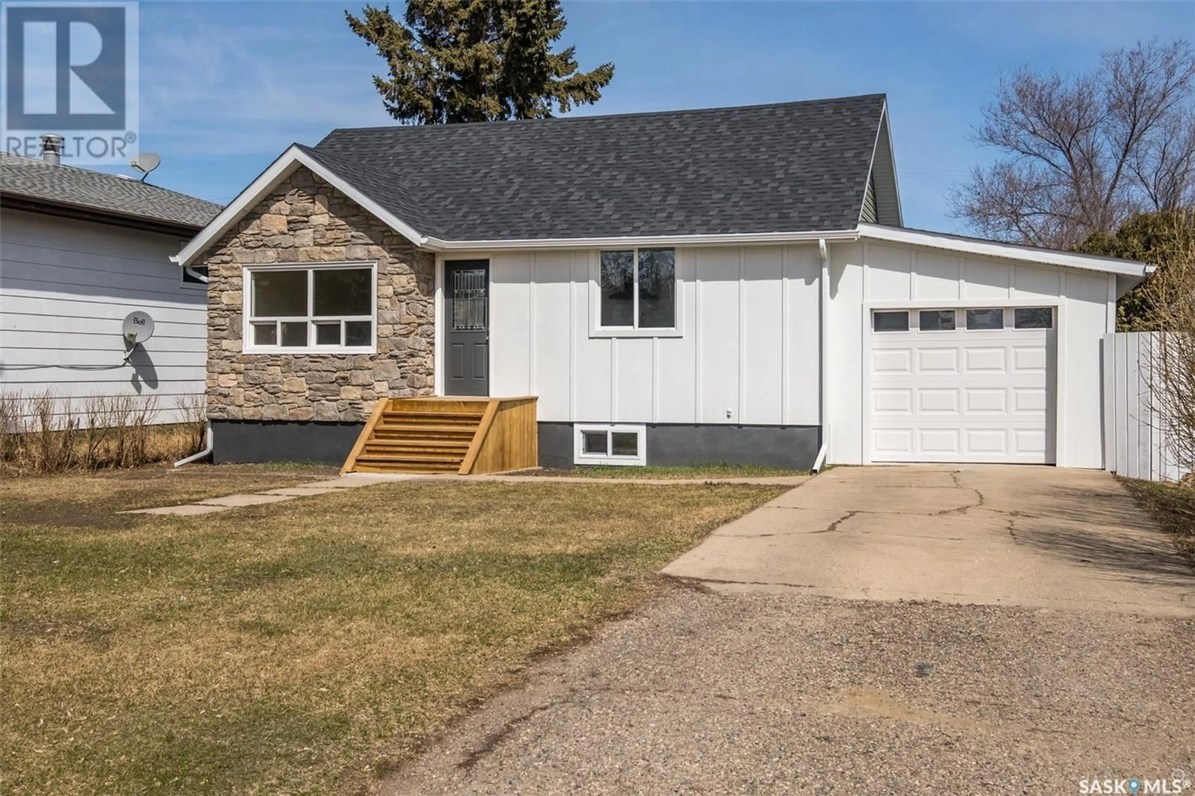 Home with vinyl exterior material, street for 736 3RD STREET, Prince Albert Saskatchewan S6V0H8