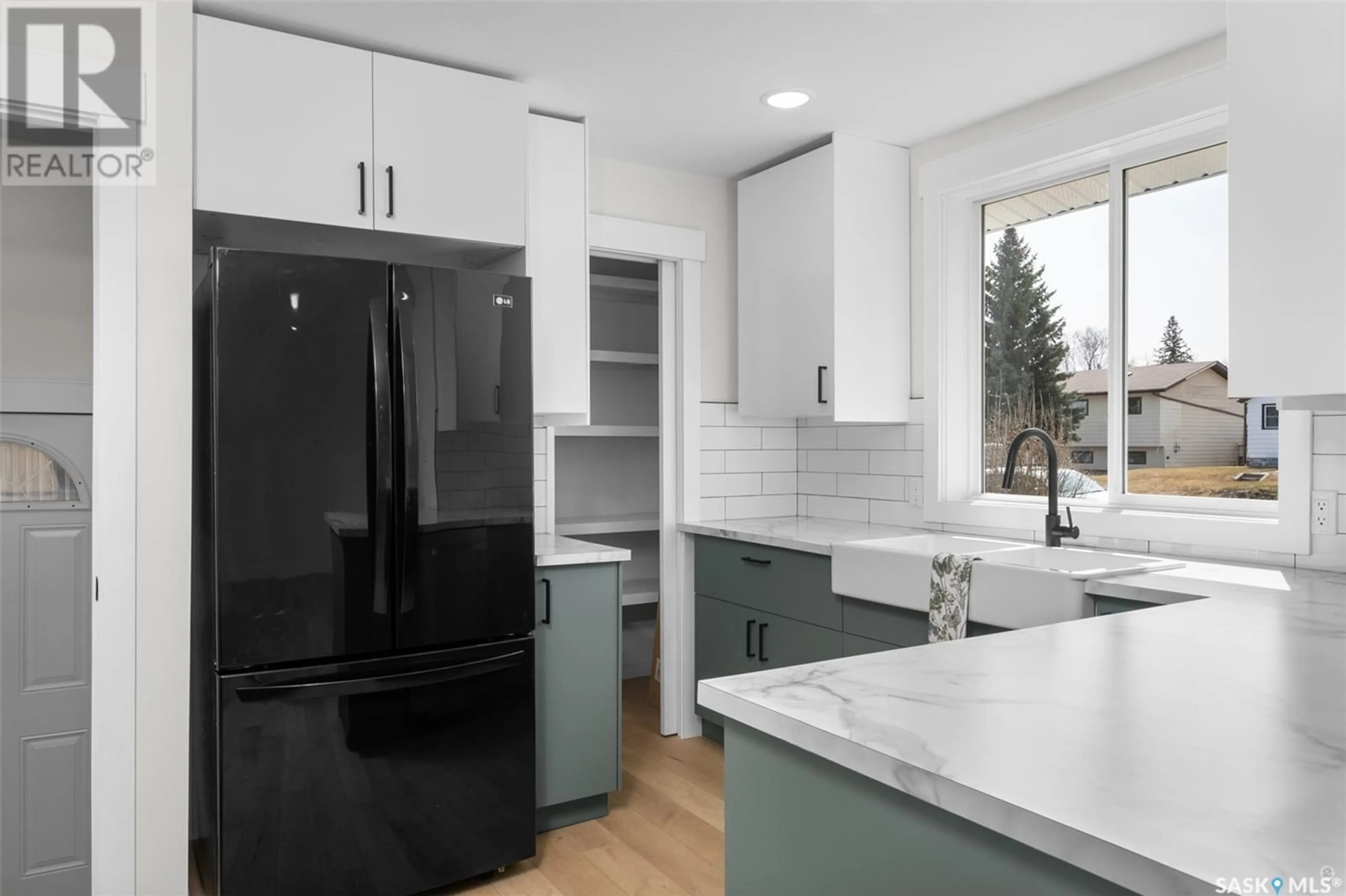 Contemporary kitchen, ceramic/tile floor for 736 3RD STREET, Prince Albert Saskatchewan S6V0H8