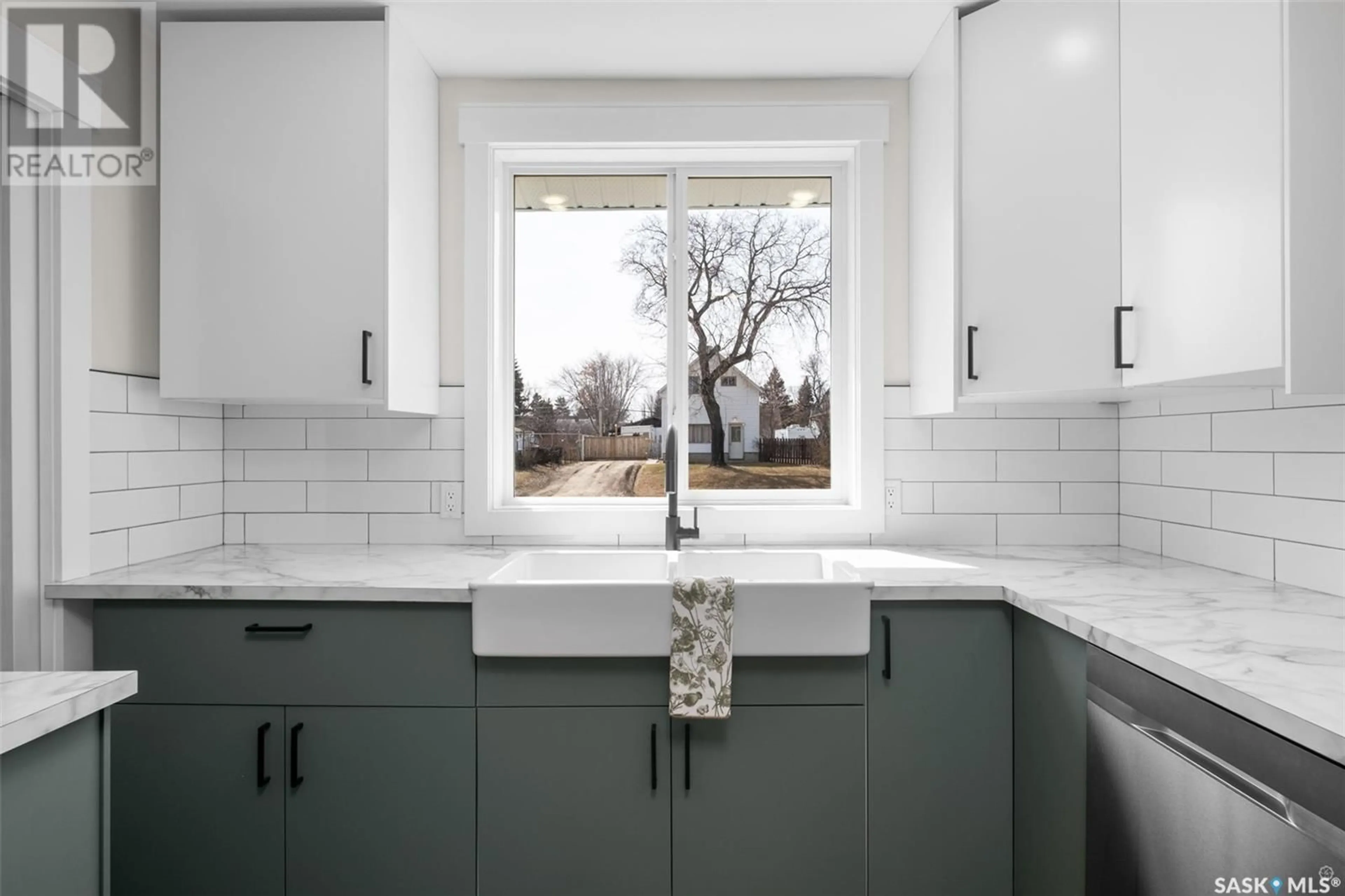 Contemporary kitchen, ceramic/tile floor for 736 3RD STREET, Prince Albert Saskatchewan S6V0H8