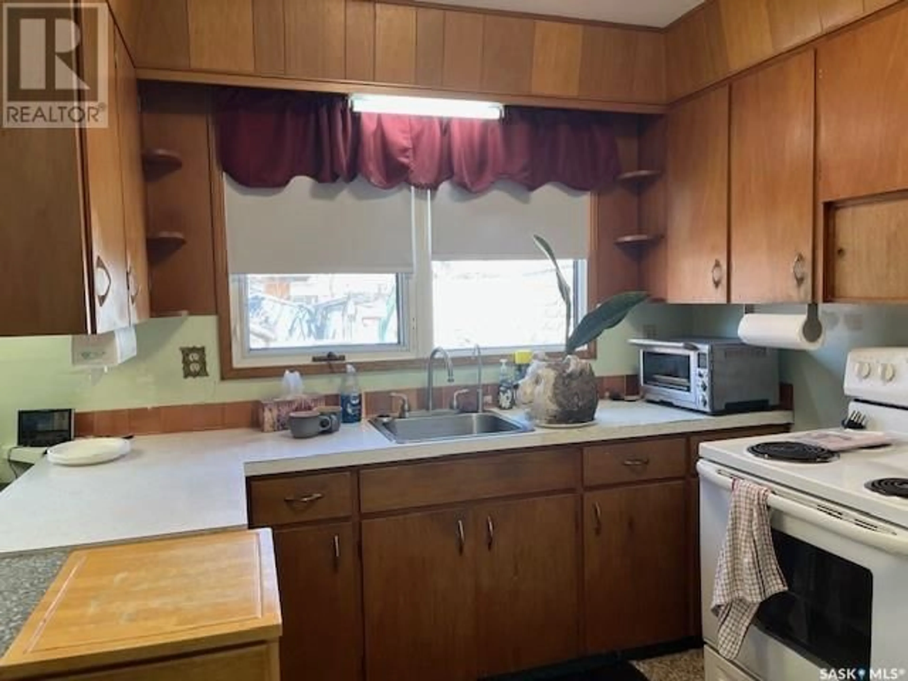 Standard kitchen, unknown for 19 ELMVIEW ROAD, Regina Saskatchewan S4R0B1