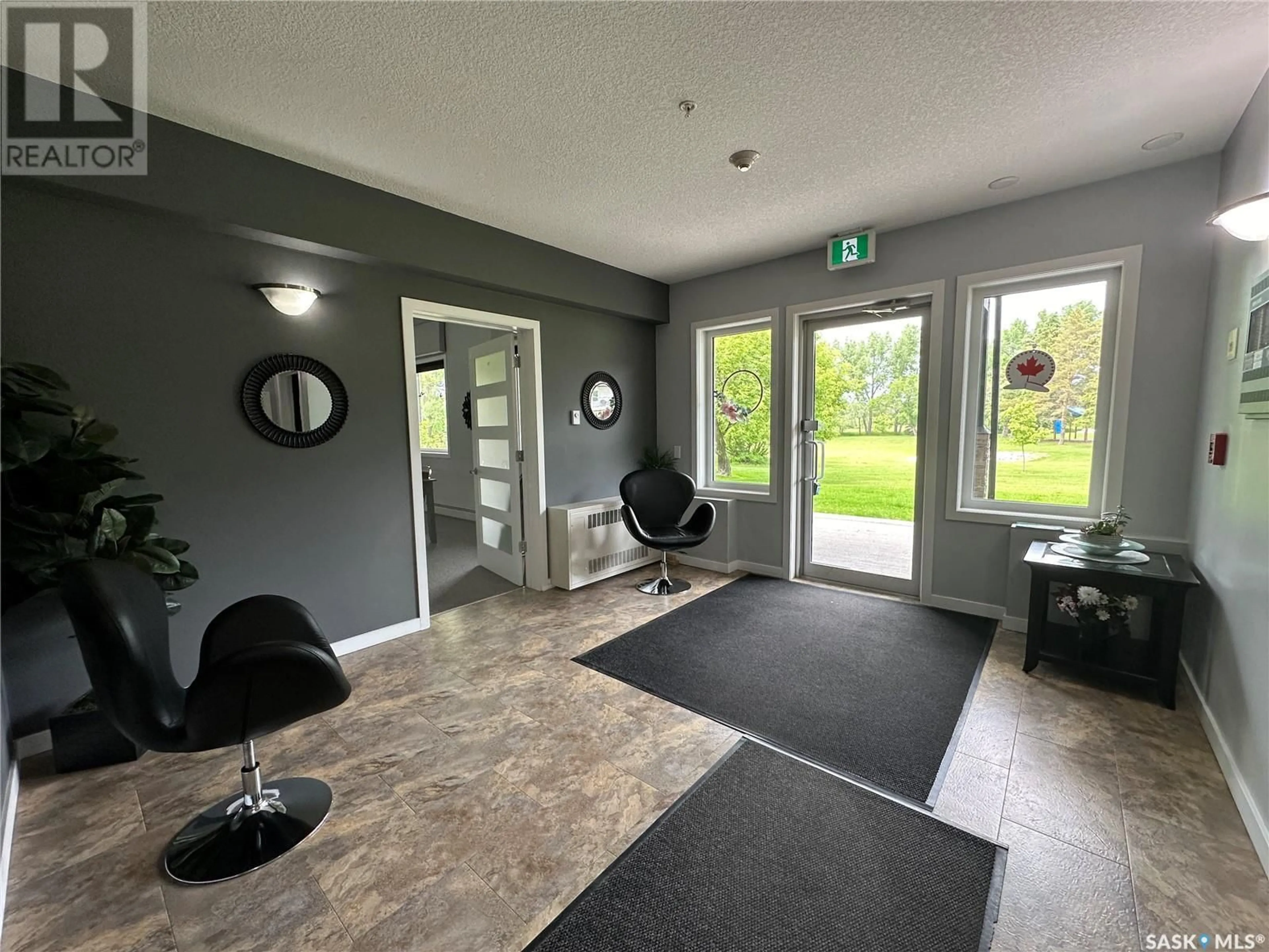 Indoor foyer for 206 1213 9TH STREET, Humboldt Saskatchewan S0K2A0