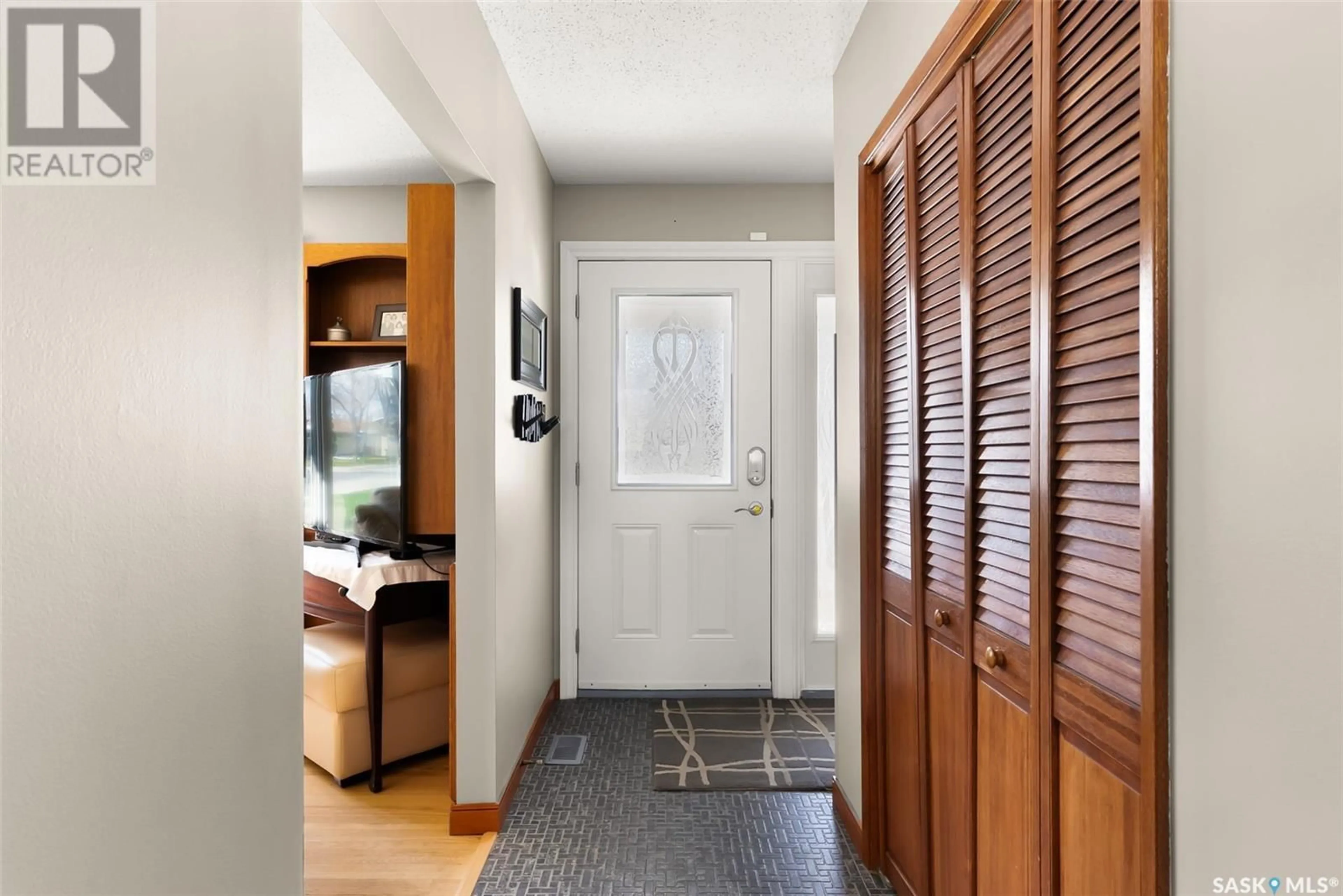 Indoor entryway for 6 MCCAUL CRESCENT, Regina Saskatchewan S4R3X1