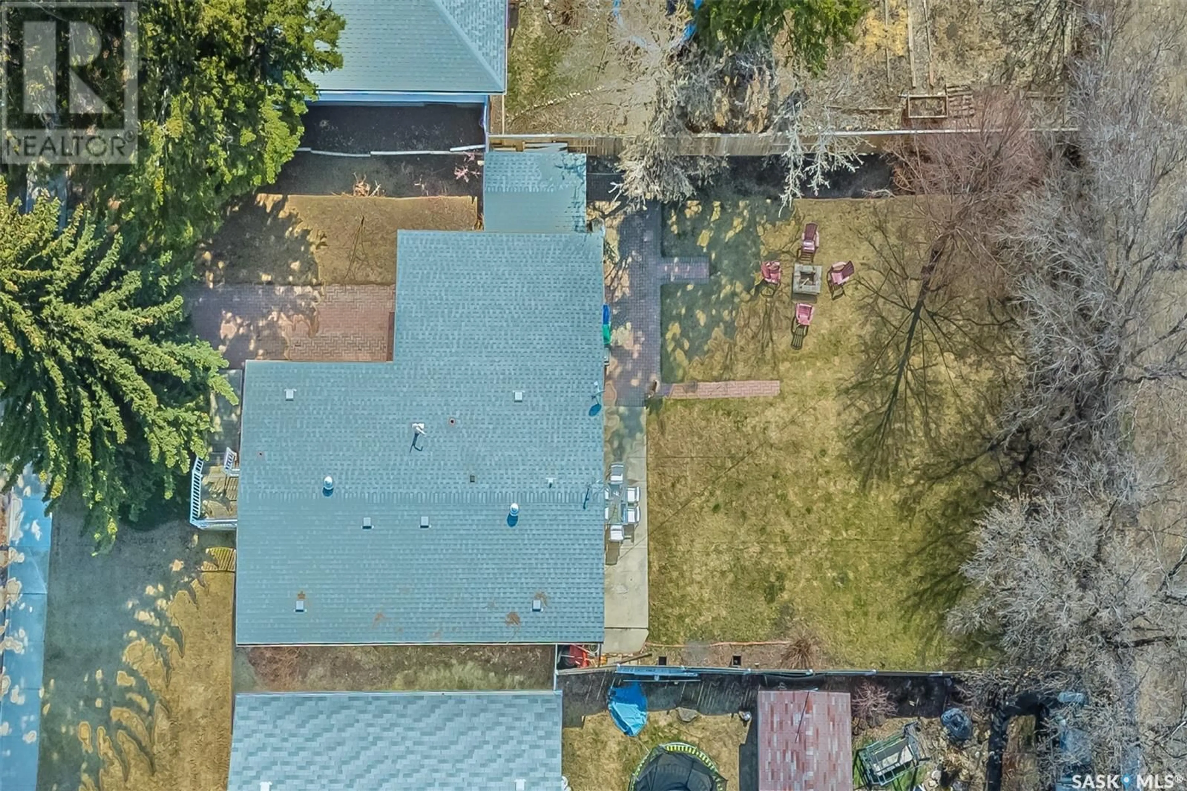 A pic from outside/outdoor area/front of a property/back of a property/a pic from drone, unknown for 2518 ALBERT AVENUE, Saskatoon Saskatchewan S7J1K8