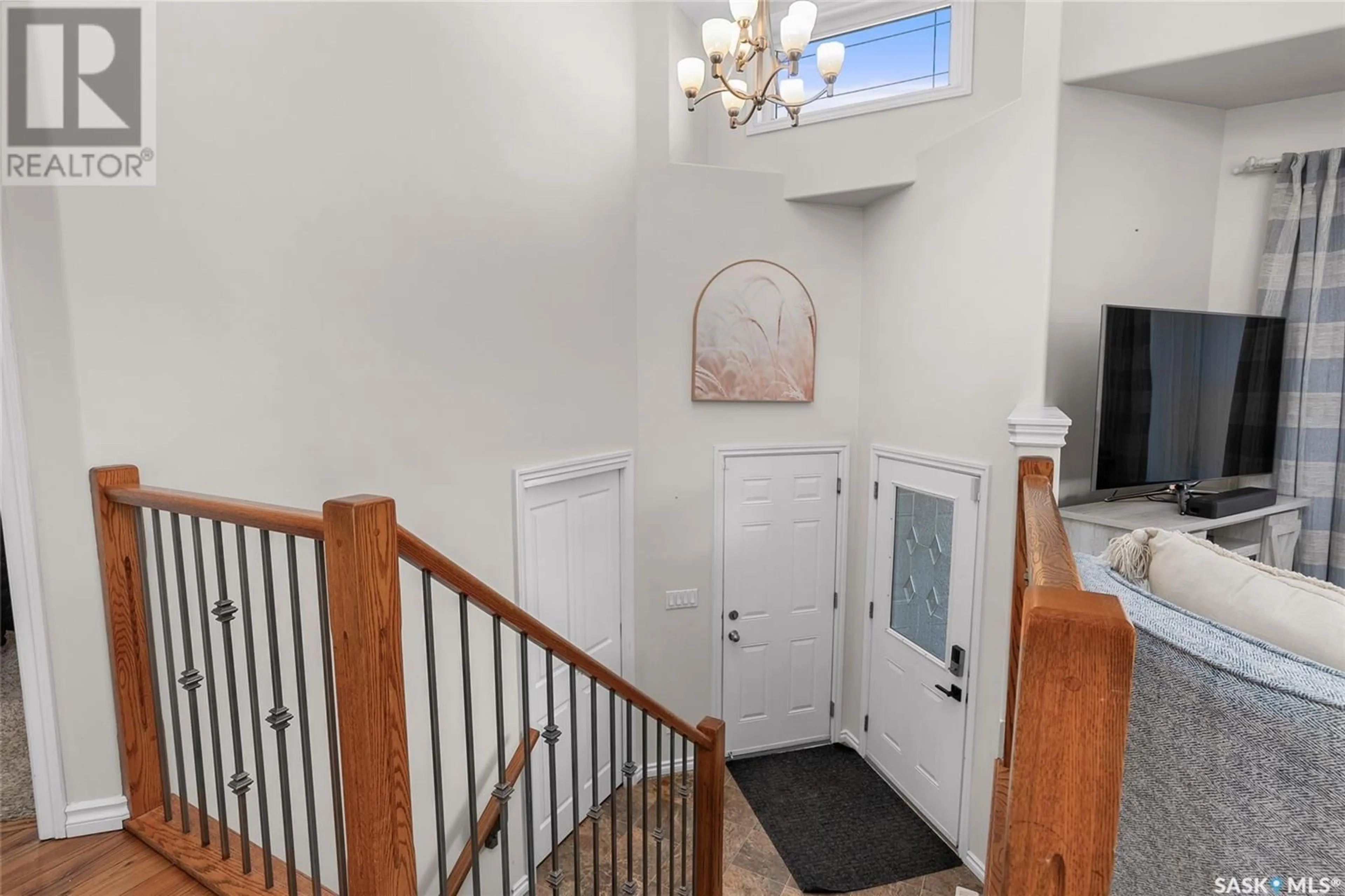 Indoor foyer for 926 PATRICK WAY, Saskatoon Saskatchewan S7W0G3