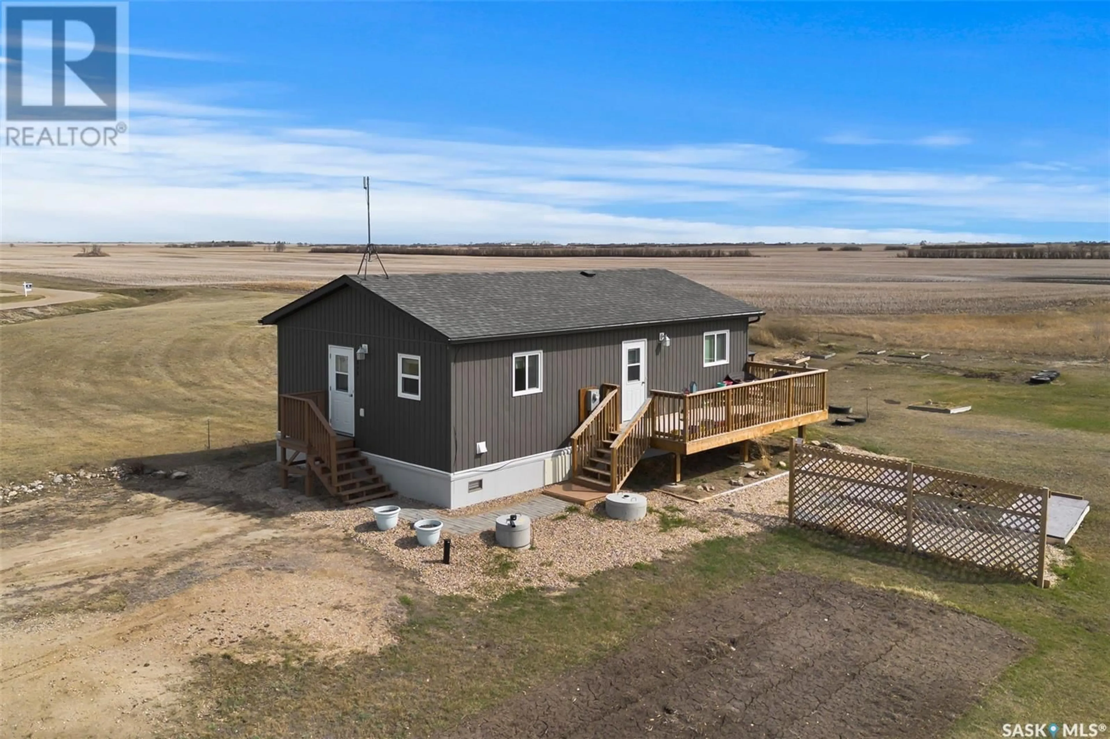 Home with vinyl exterior material, building for 213 BARBER ROAD, Collingwood Lakeshore Estates Saskatchewan S0G4V0