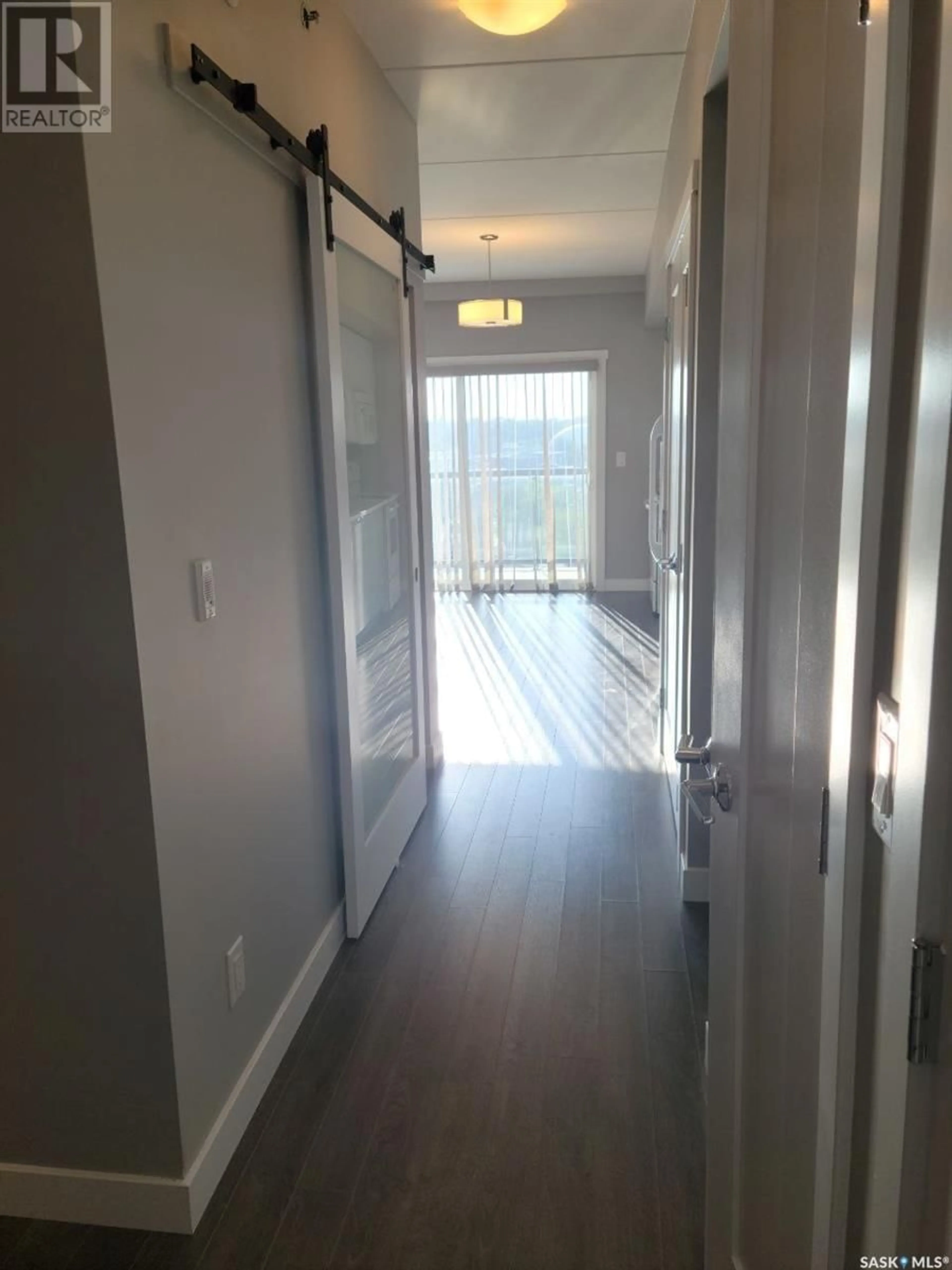Indoor entryway for 808 550 4TH AVENUE N, Saskatoon Saskatchewan S7K2M7