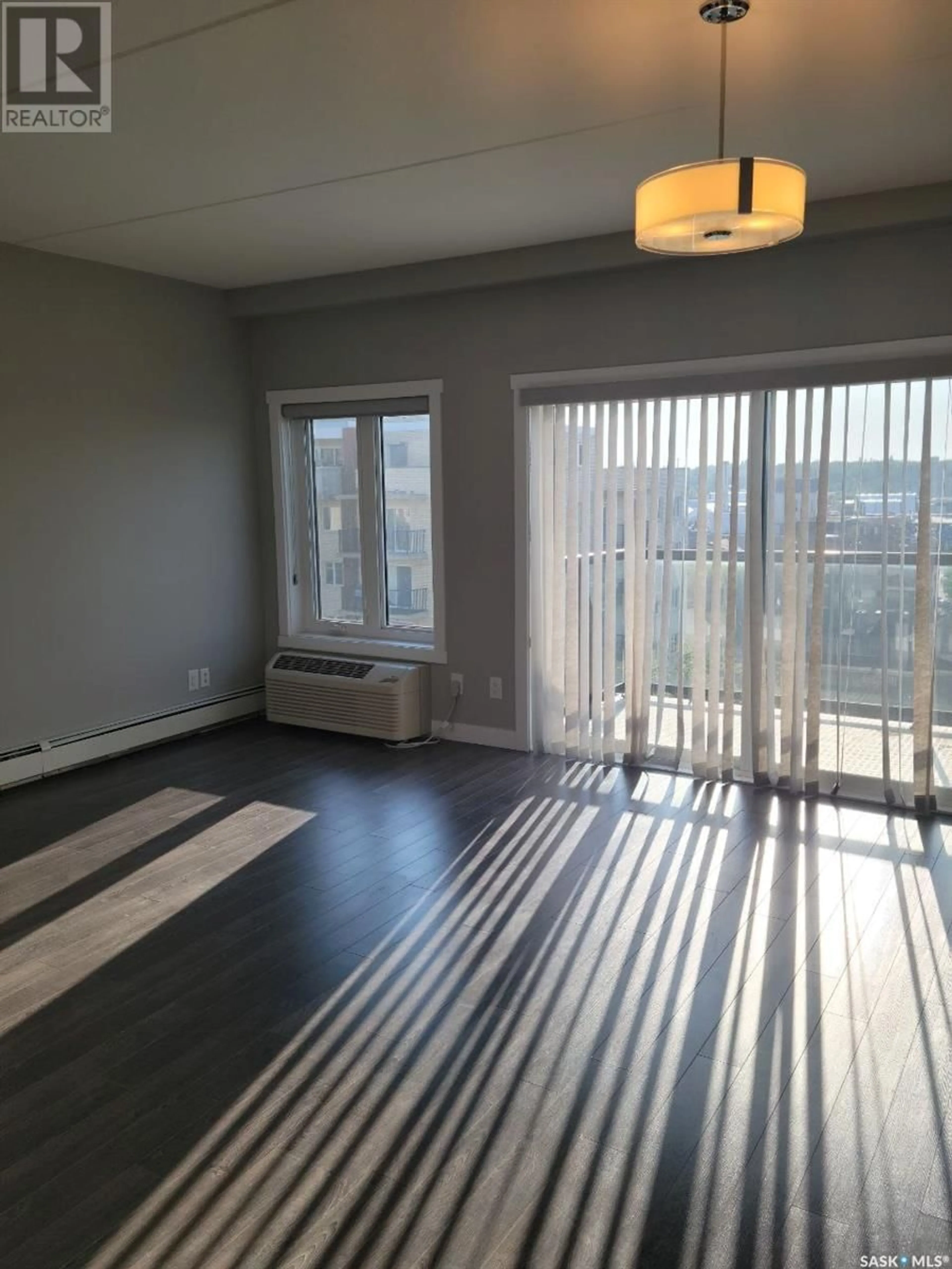 A pic of a room for 808 550 4TH AVENUE N, Saskatoon Saskatchewan S7K2M7