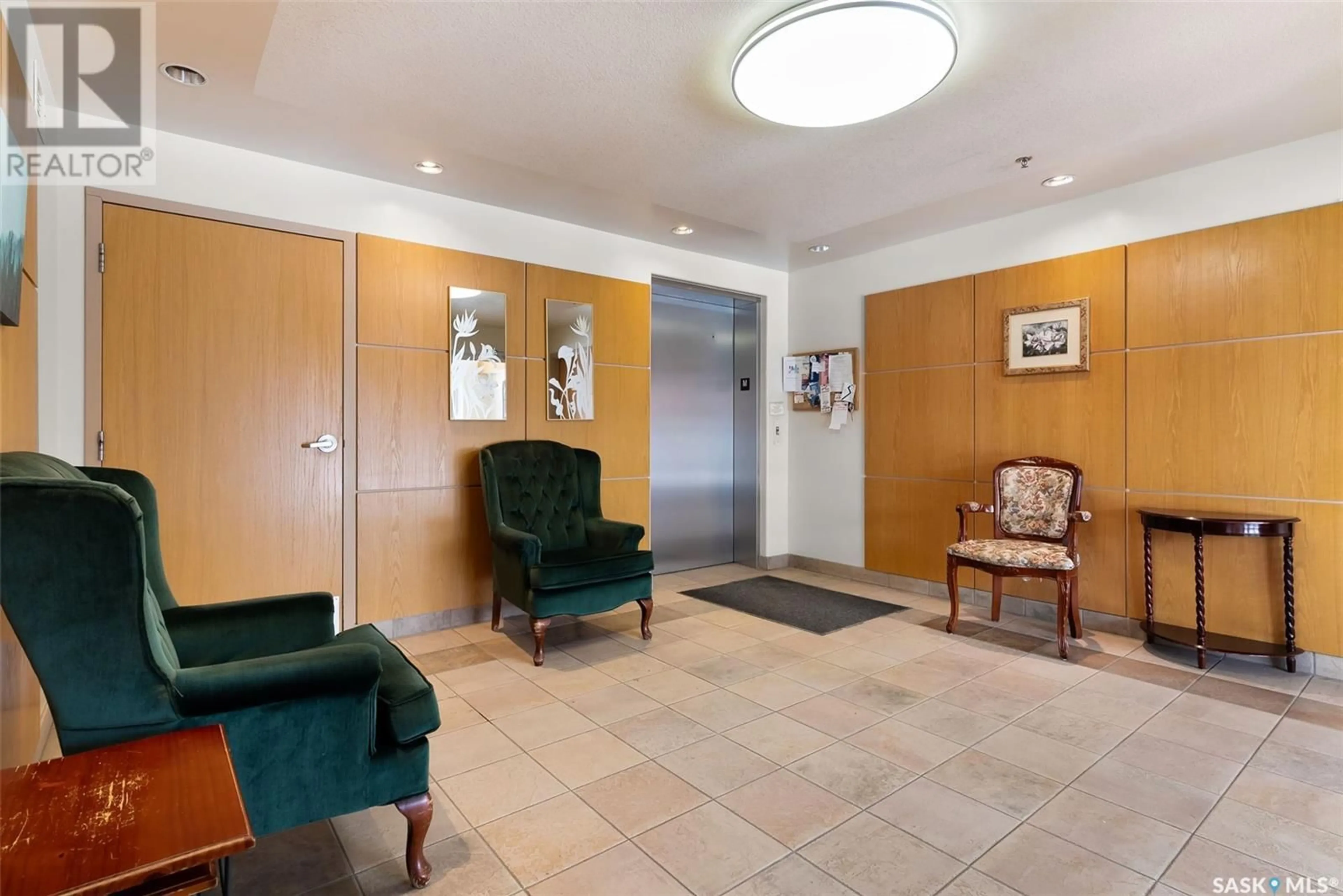 Lobby for 205 - 204 MCINTYRE STREET N, Regina Saskatchewan S4R3B7