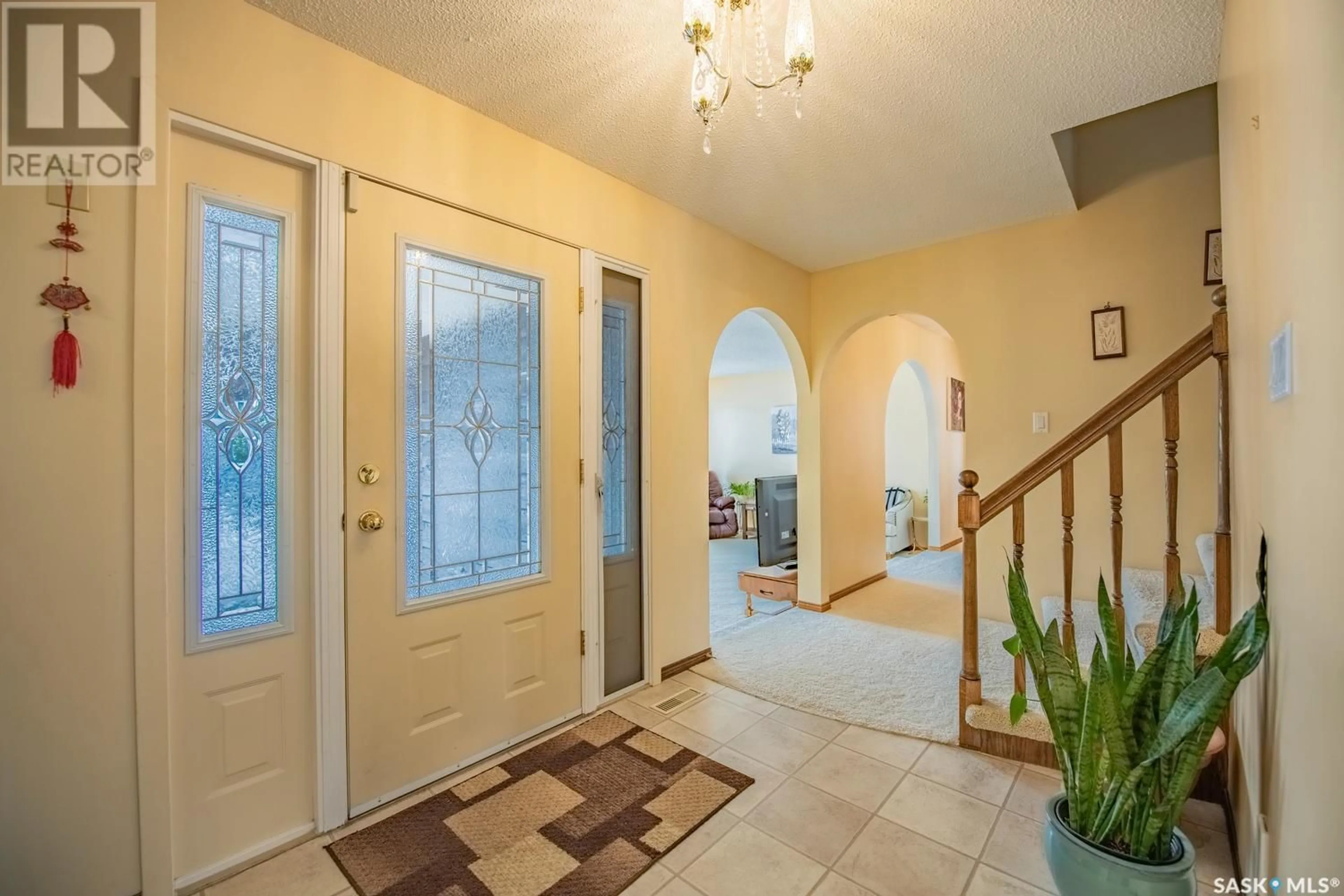 Indoor foyer for 38 MCGILL PLACE, Regina Saskatchewan S4S6R7