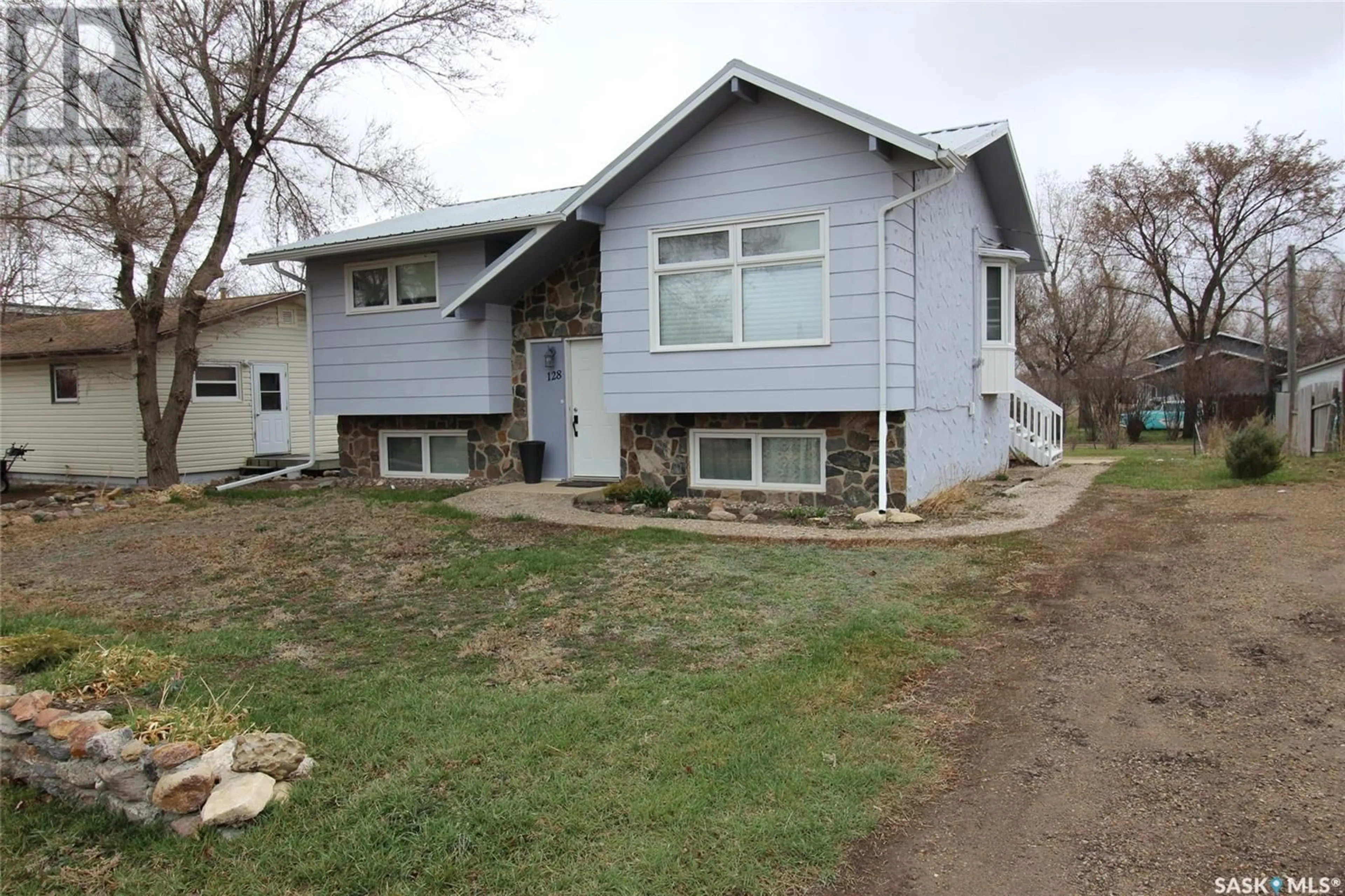 Home with vinyl exterior material, street for 128 1ST STREET, Frontier Saskatchewan S0N0W0