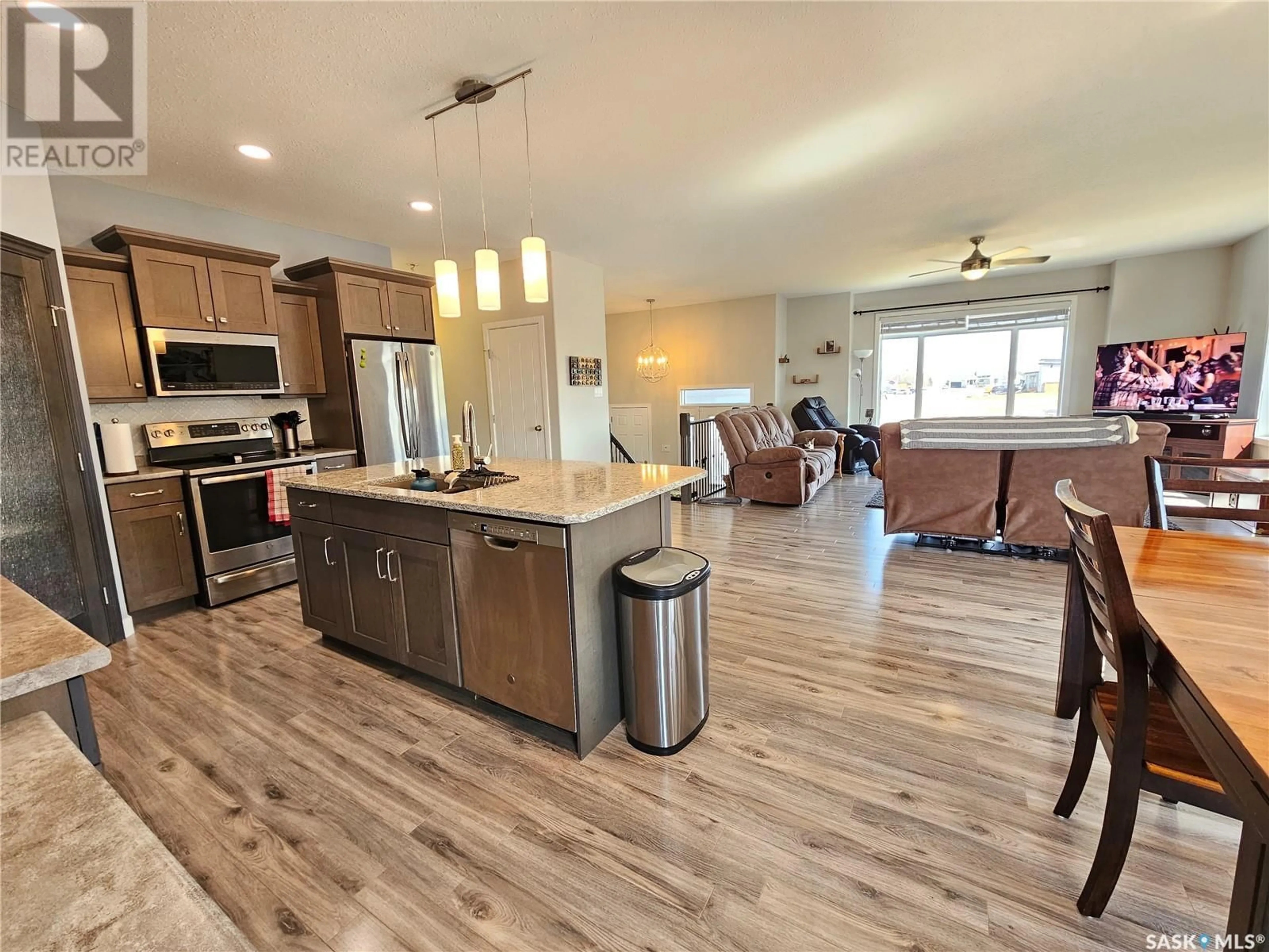 Open concept kitchen, unknown for 44 GIBSON CRESCENT, Meadow Lake Saskatchewan S9X1Z9