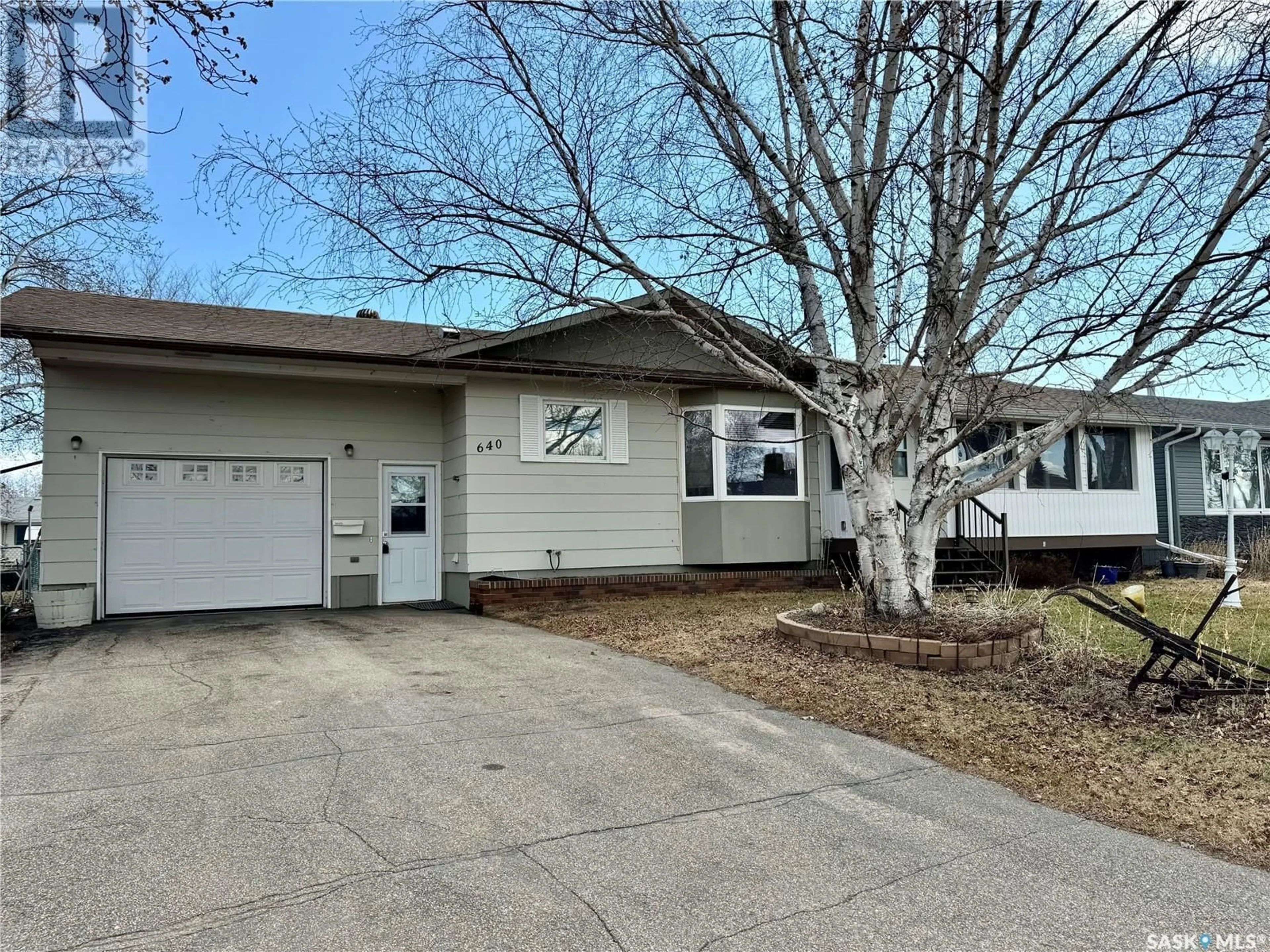 Home with vinyl exterior material, street for 640 2ND STREET NE, Preeceville Saskatchewan S0A3B0