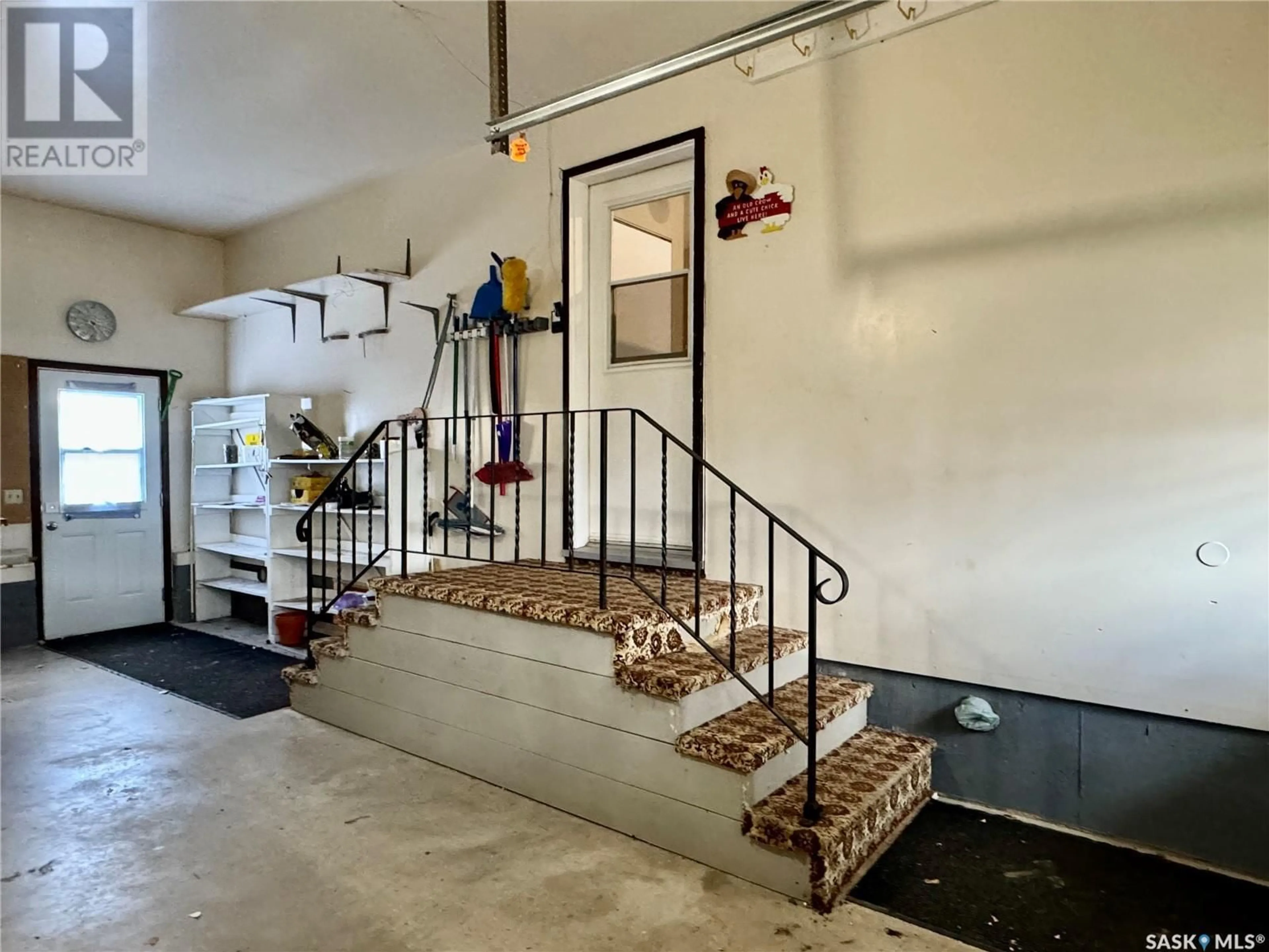 Indoor foyer for 640 2ND STREET NE, Preeceville Saskatchewan S0A3B0