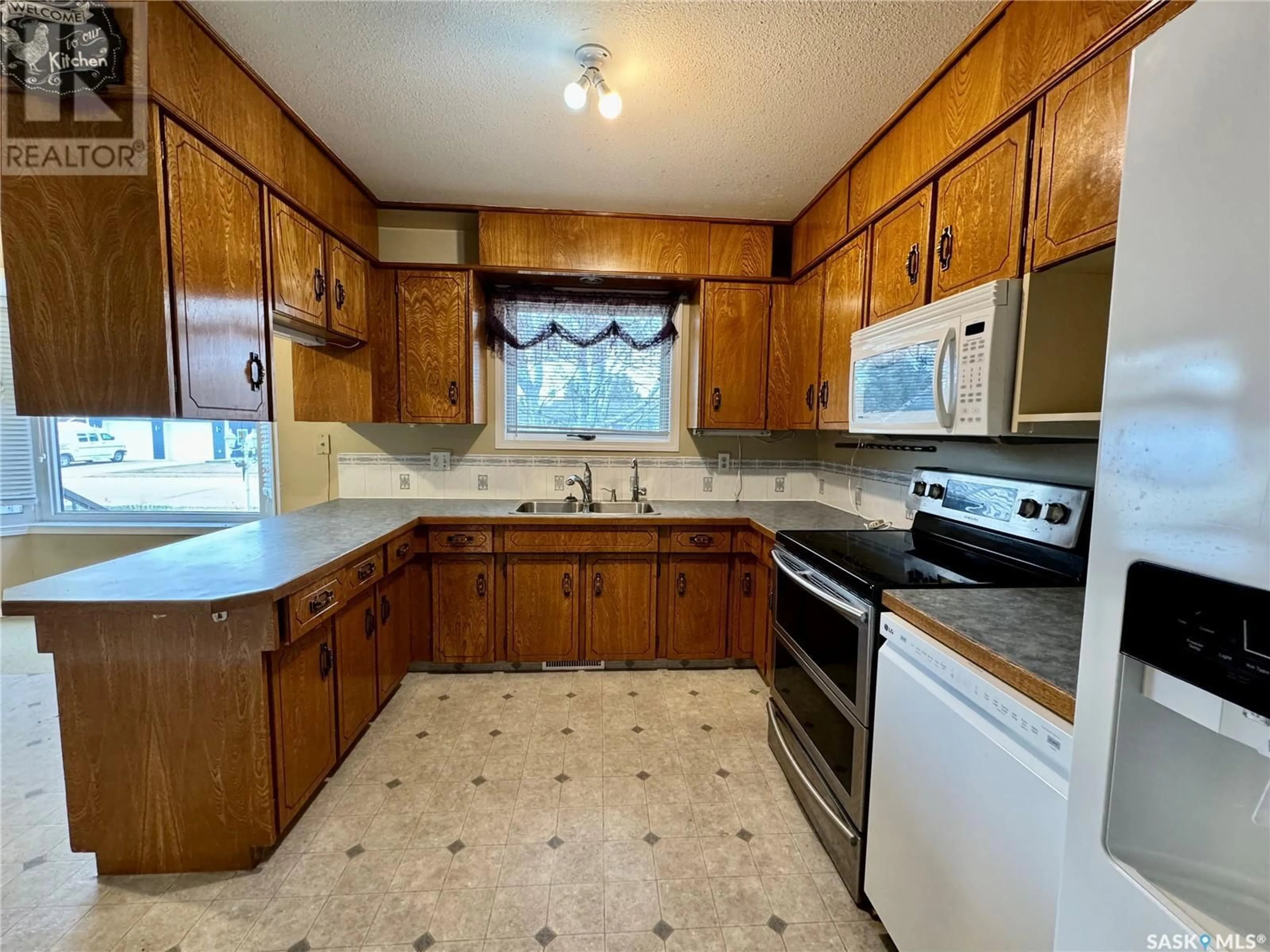 Standard kitchen, ceramic/tile floor for 640 2ND STREET NE, Preeceville Saskatchewan S0A3B0