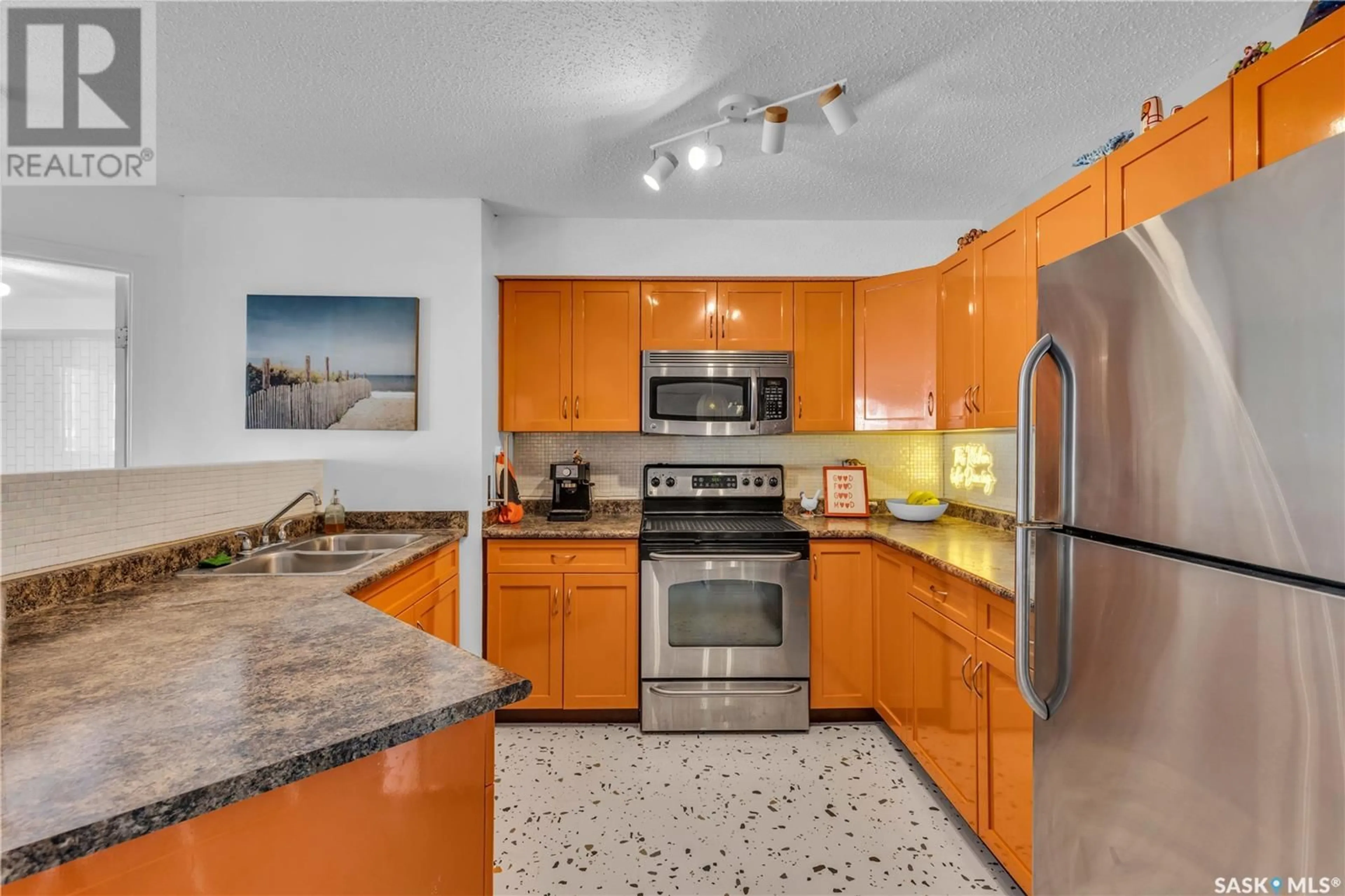 Standard kitchen, ceramic/tile floor for 303 - 304 LOWE ROAD, Saskatoon Saskatchewan S7S1P2