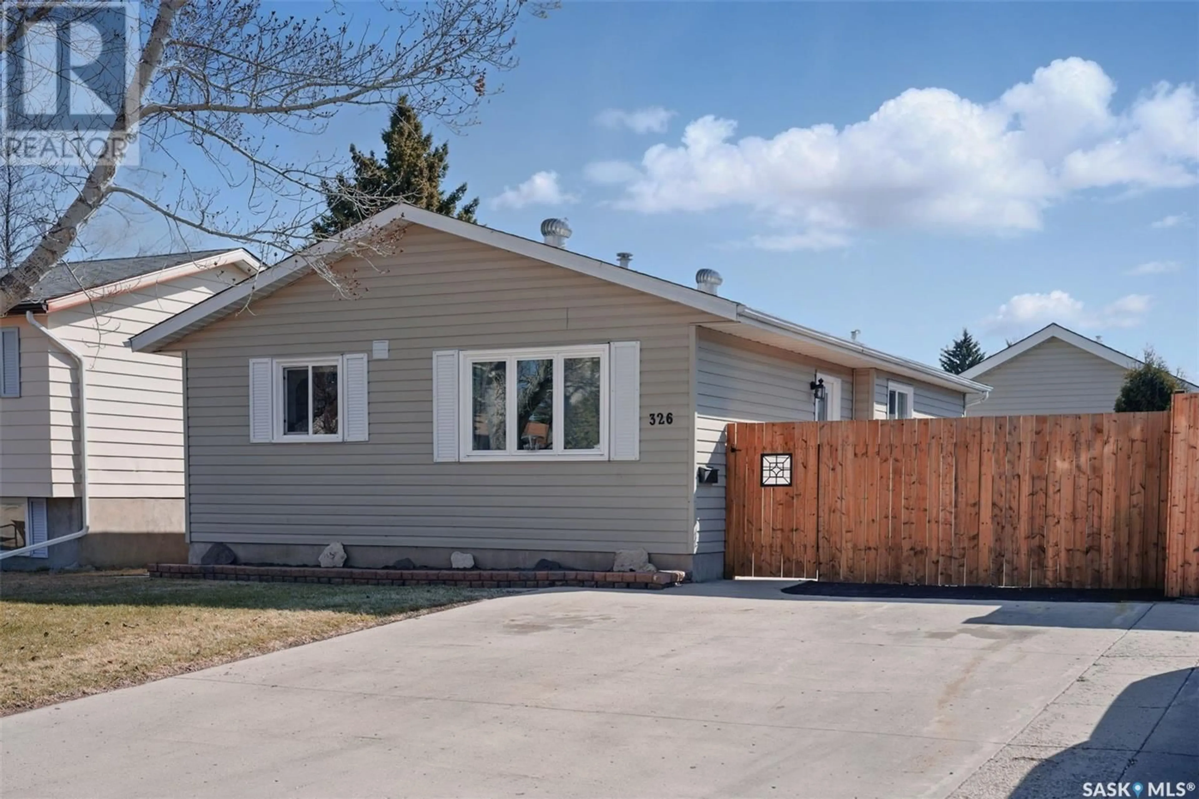 Home with vinyl exterior material, street for 326 VANIER CRESCENT, Saskatoon Saskatchewan S7L5H8