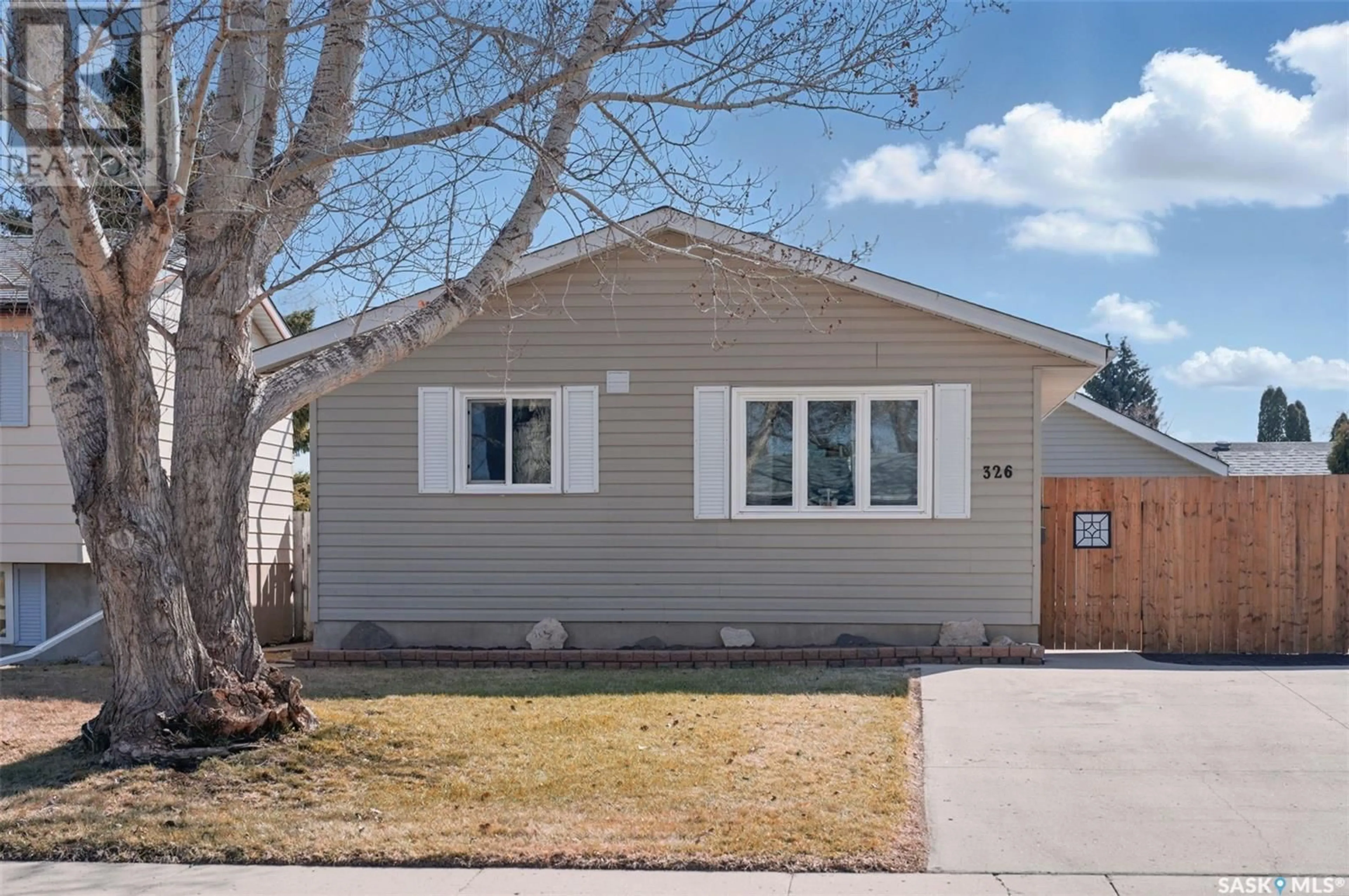 Home with vinyl exterior material, street for 326 VANIER CRESCENT, Saskatoon Saskatchewan S7L5H8