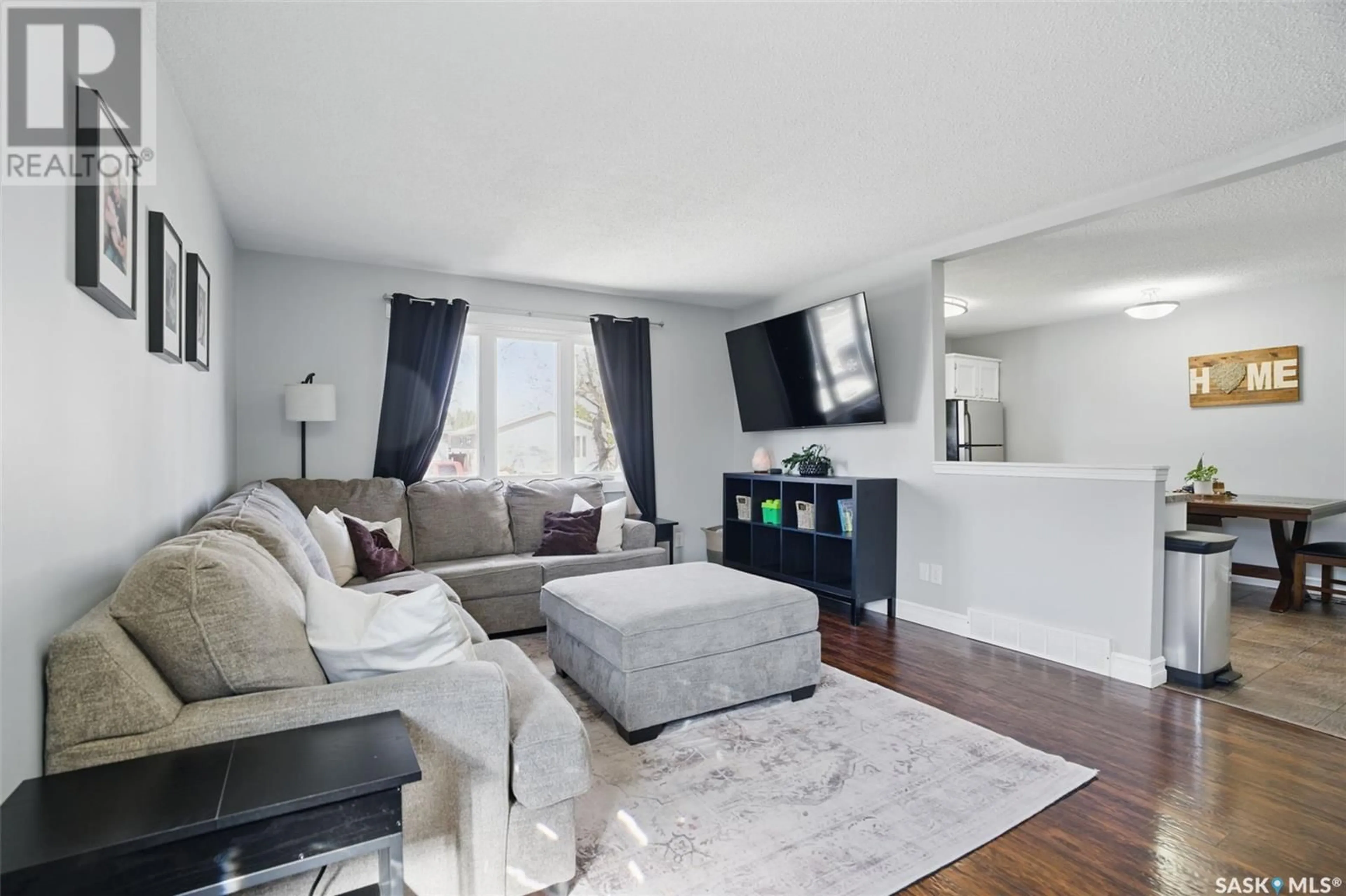 Living room with furniture, unknown for 326 VANIER CRESCENT, Saskatoon Saskatchewan S7L5H8