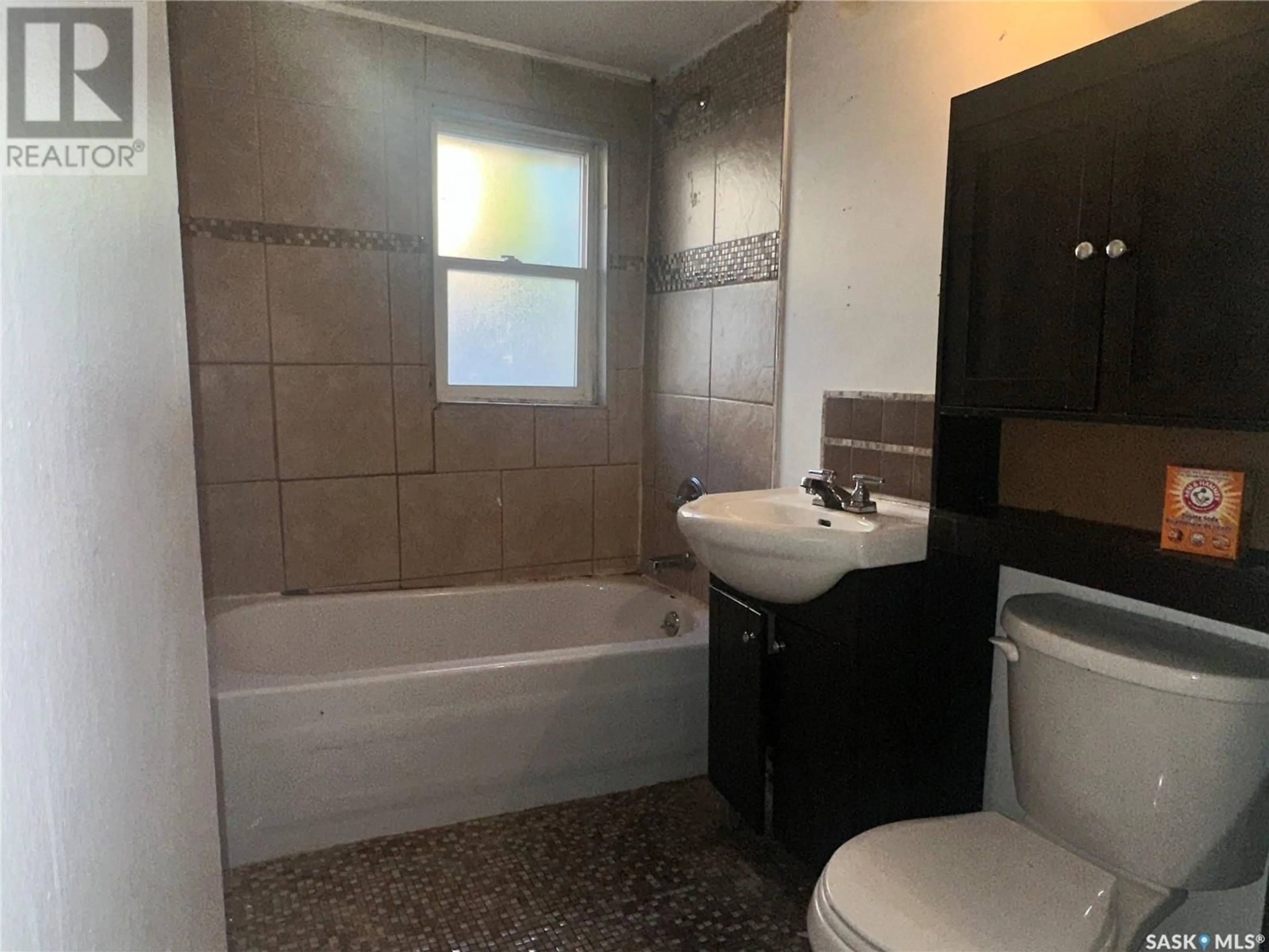 Standard bathroom, ceramic/tile floor for 1050 VAUGHAN STREET, Moose Jaw Saskatchewan S6H5P2