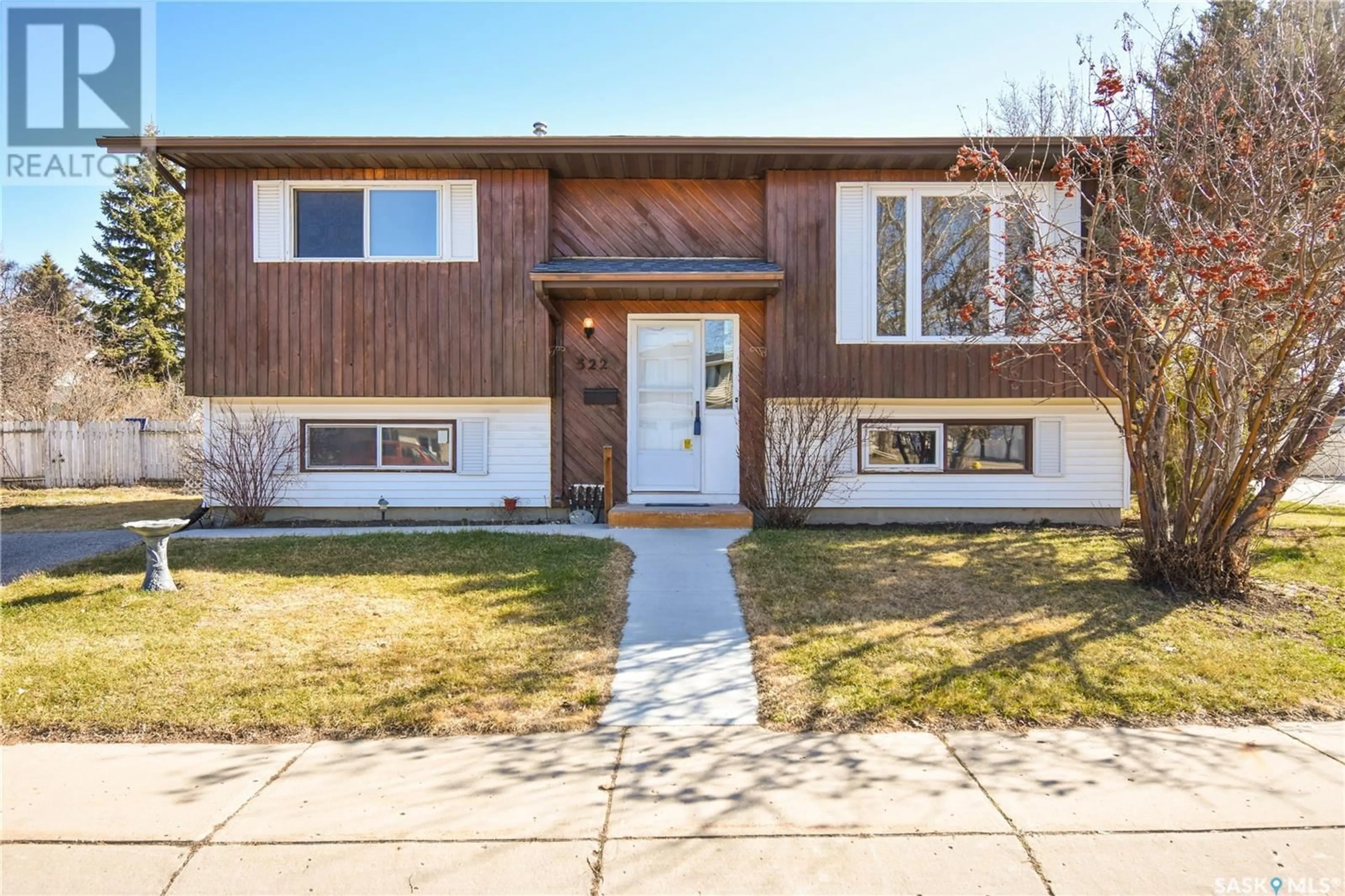 Home with vinyl exterior material, street for 522 WILKINSON CRESCENT, Saskatoon Saskatchewan S7N3M1