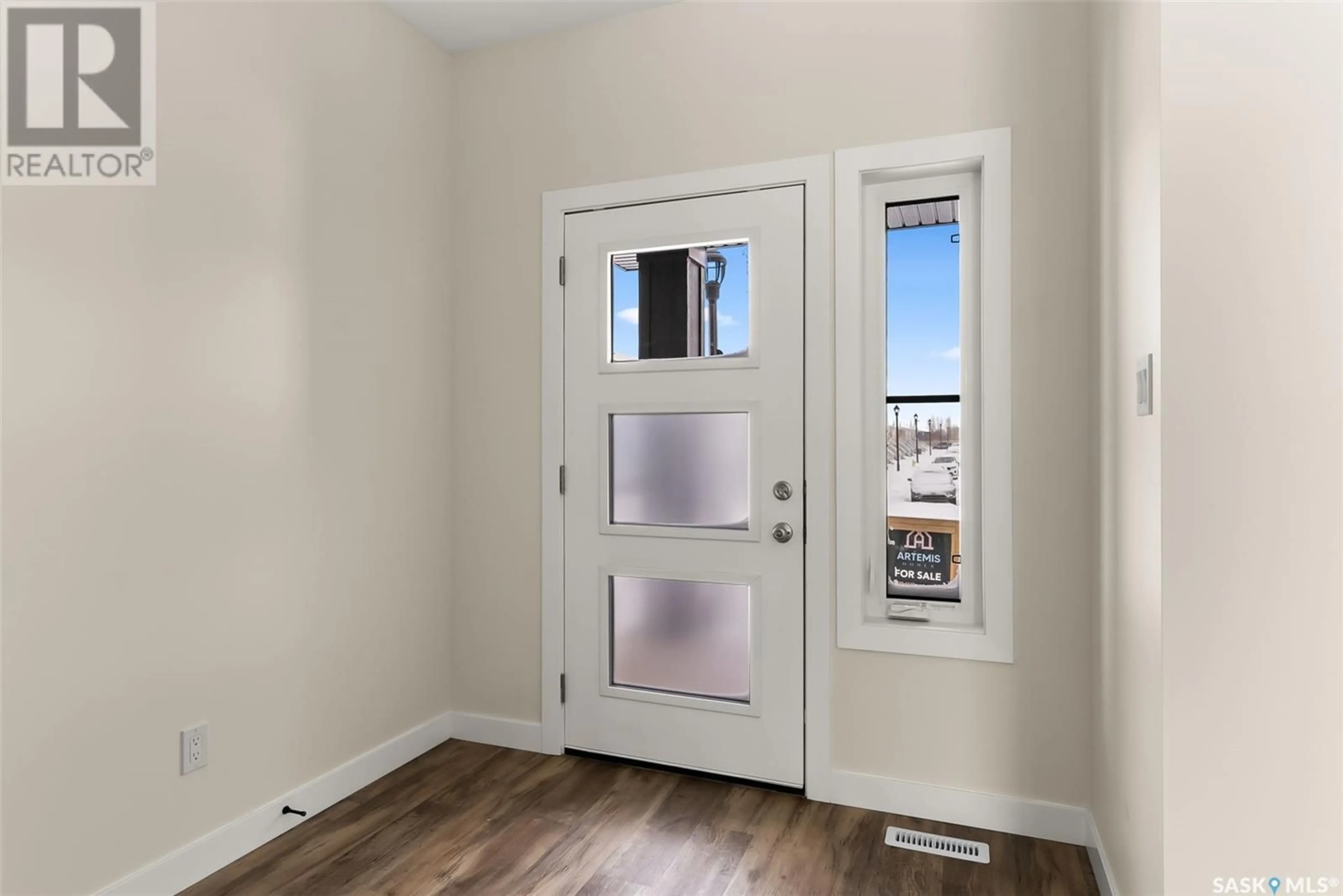 Indoor entryway for 3131 GREEN BROOK ROAD, Regina Saskatchewan S4V3R8