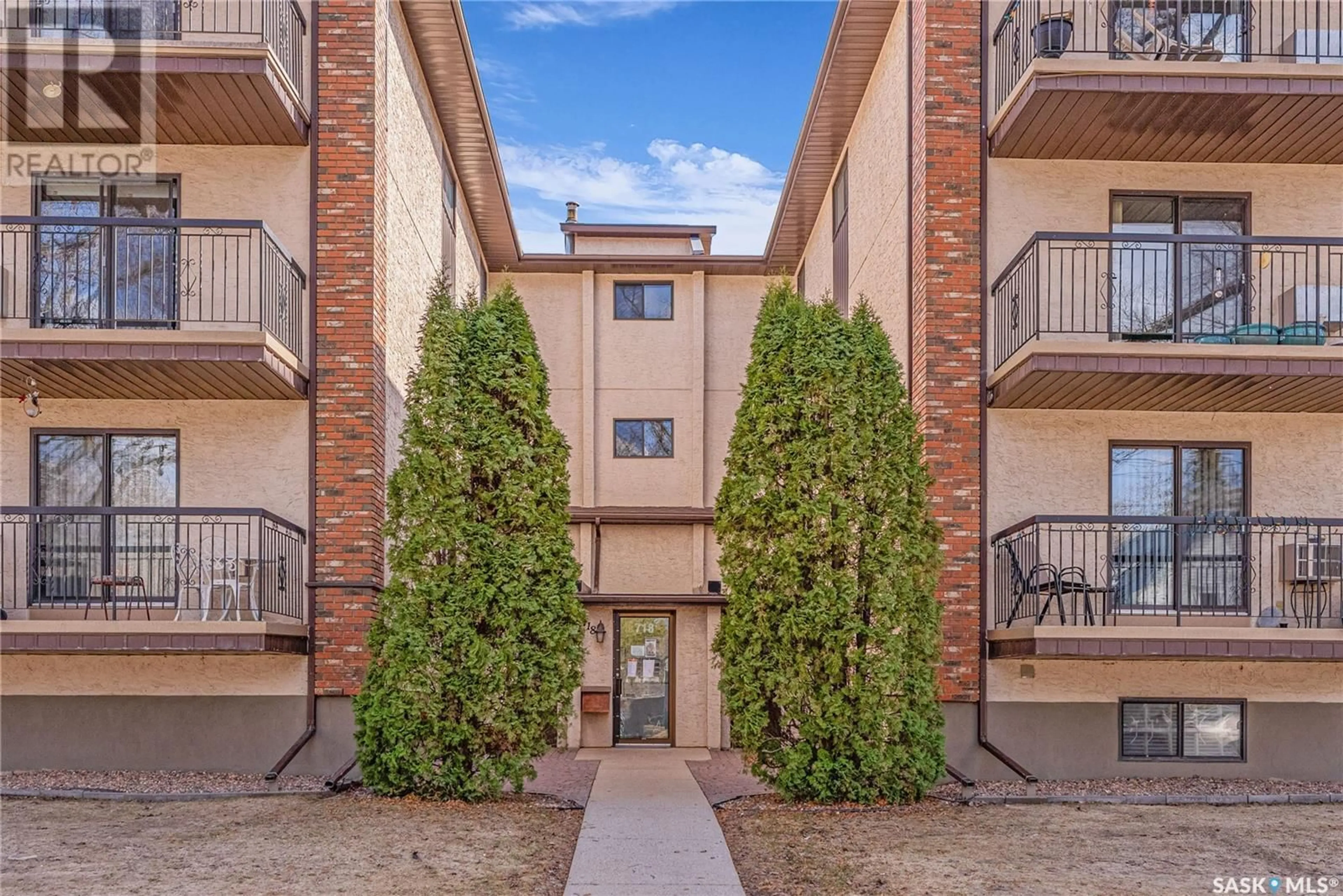 Patio, unknown for 205 718 9TH STREET, Saskatoon Saskatchewan S7H0M7