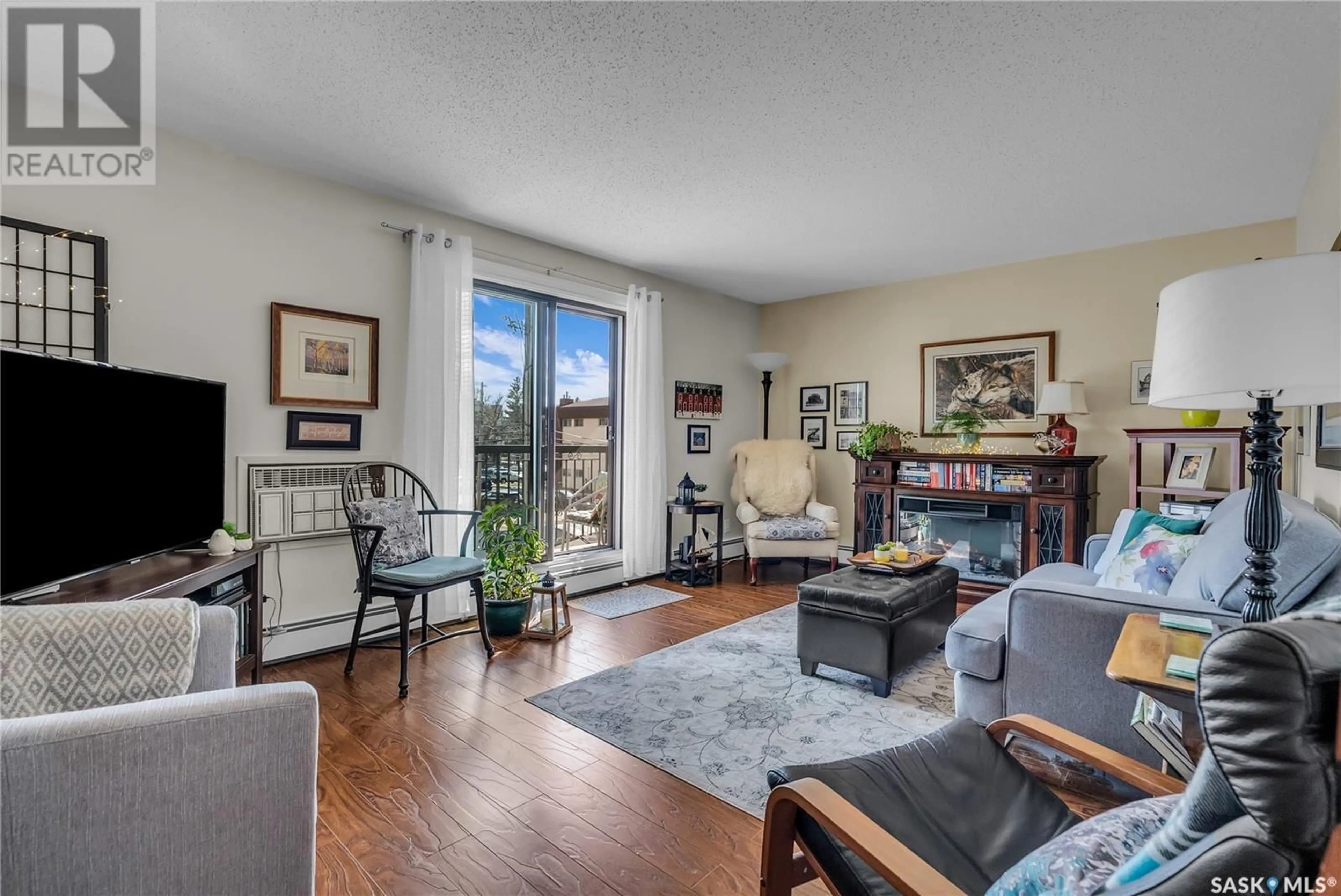 Living room with furniture, unknown for 205 718 9TH STREET, Saskatoon Saskatchewan S7H0M7