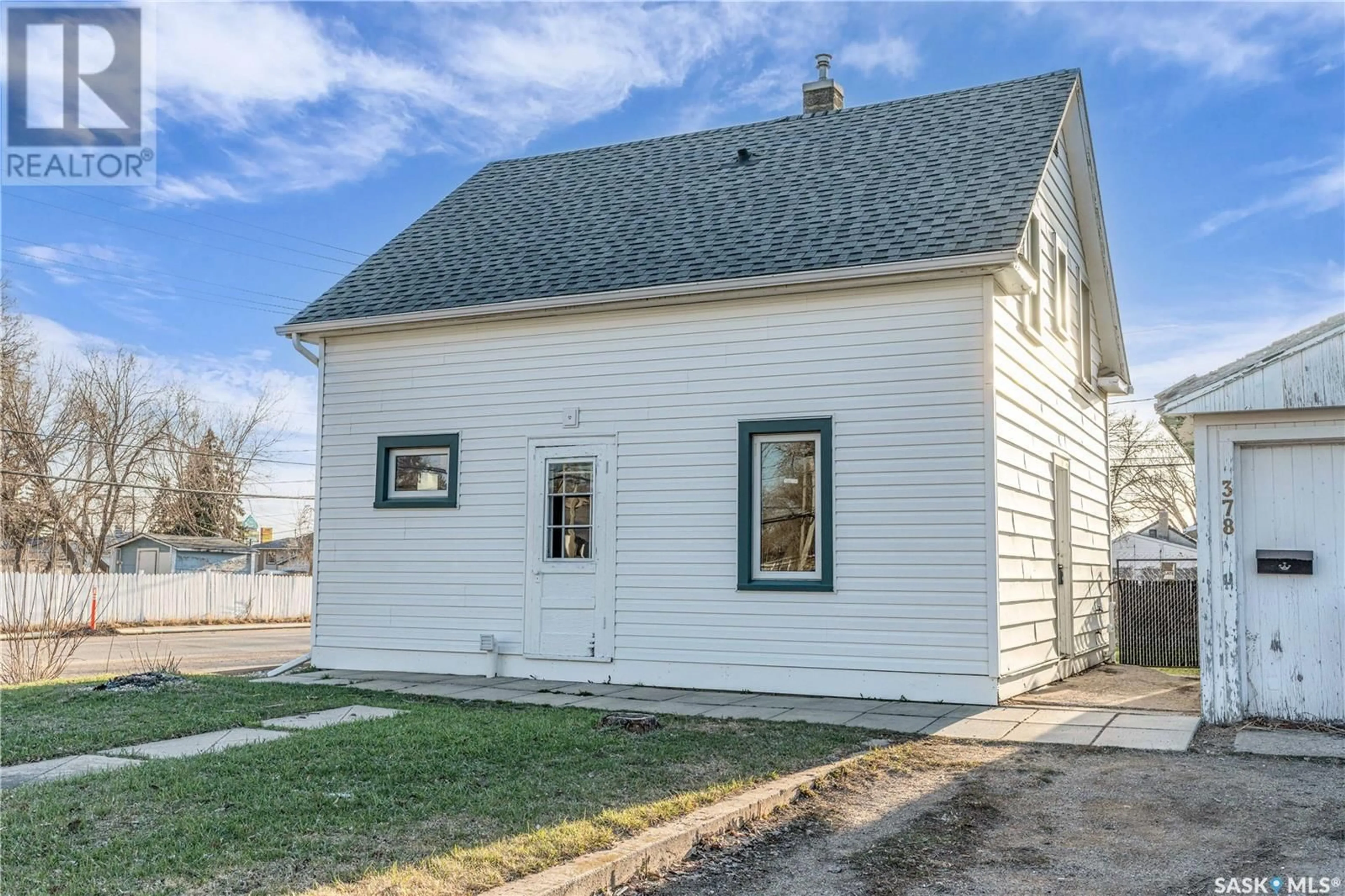 Home with vinyl exterior material, street for 378 SMITH STREET, Regina Saskatchewan S4R2K9