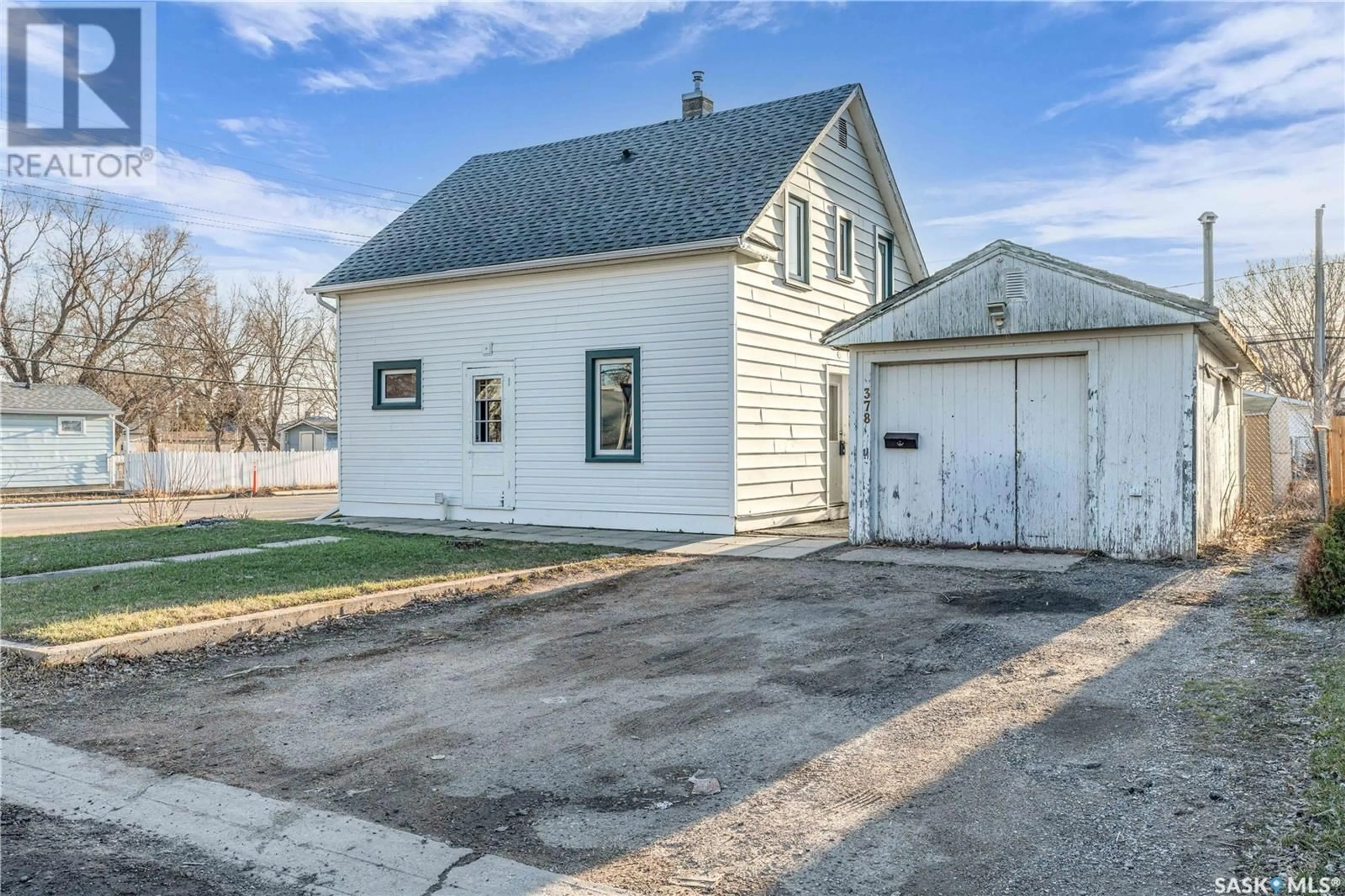 Indoor garage for 378 SMITH STREET, Regina Saskatchewan S4R2K9