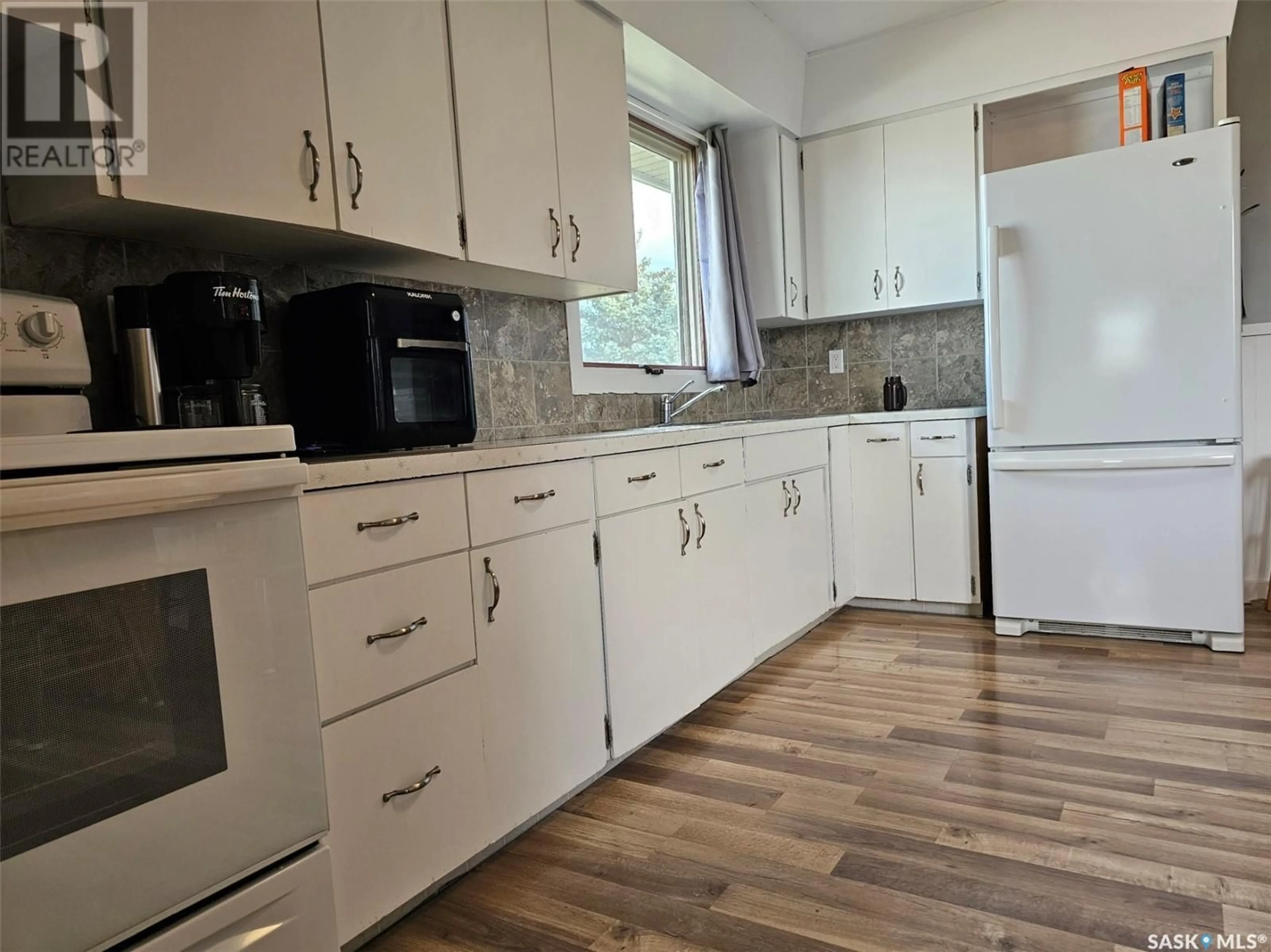 Standard kitchen, unknown for 132 CENTENNIAL STREET, Swift Current Rm No. 137 Saskatchewan S0N2Y0