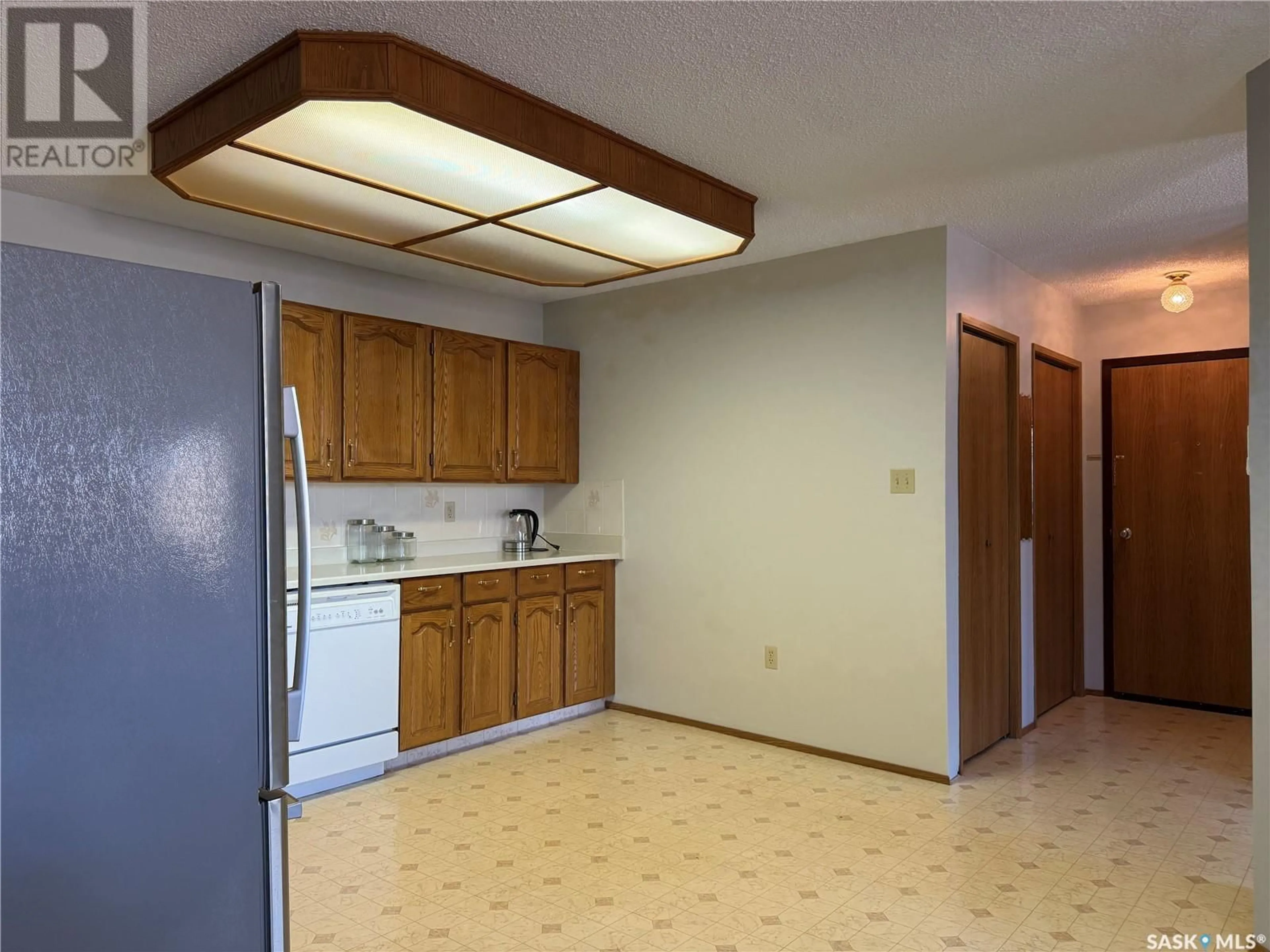 Standard kitchen, unknown for 303 806 10TH STREET, Humboldt Saskatchewan S0K2A0